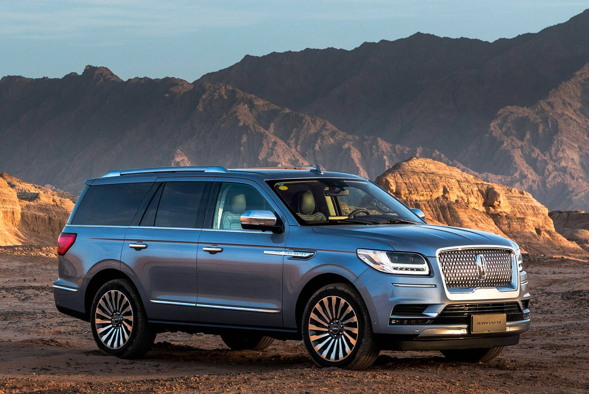 2018 Lincoln Car Navigator på bjergside — Biler Wallpapers