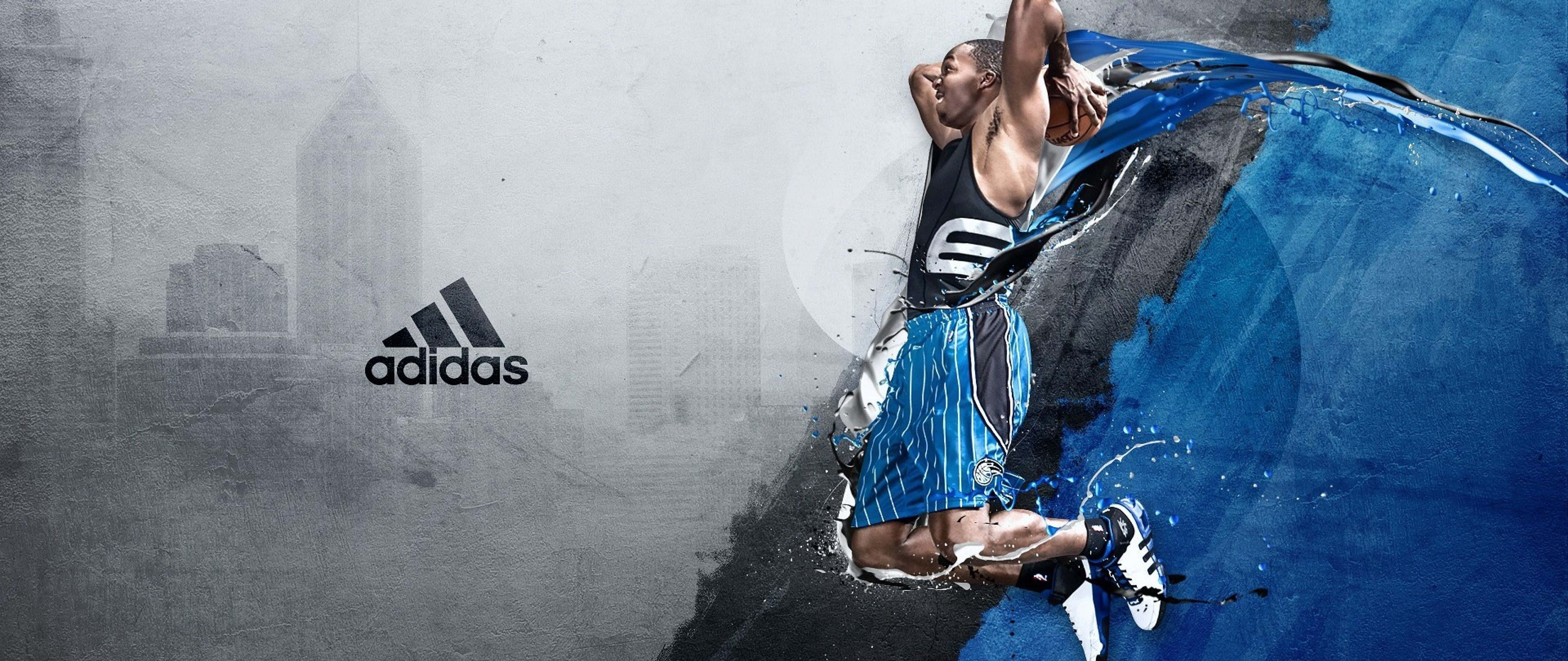 4K basketballspillere dunker og viser deres færdigheder Wallpapers