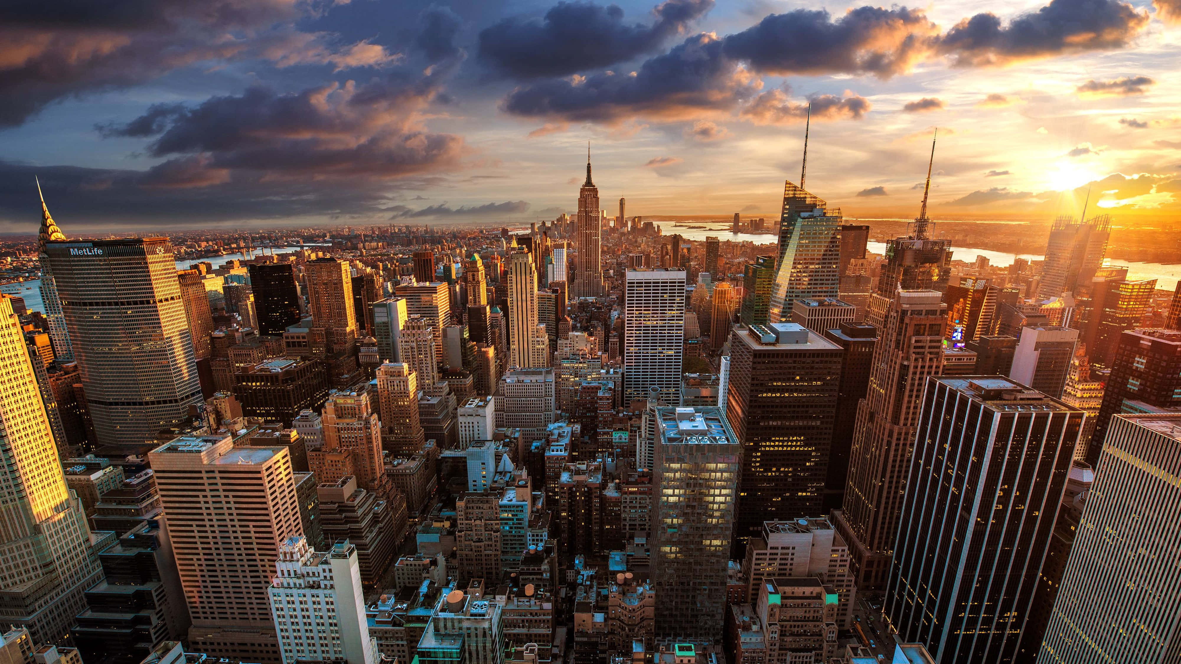 4K UHD bysolnedgang i byen Wallpapers