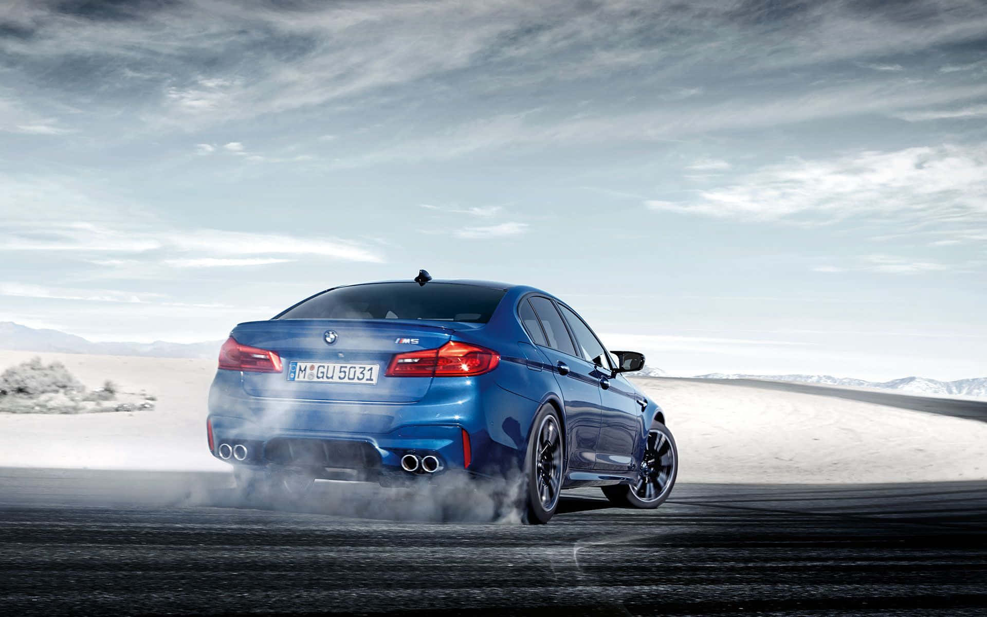 720p M Series Baggrund Blå BMW M5 I Sneen Wallpapers