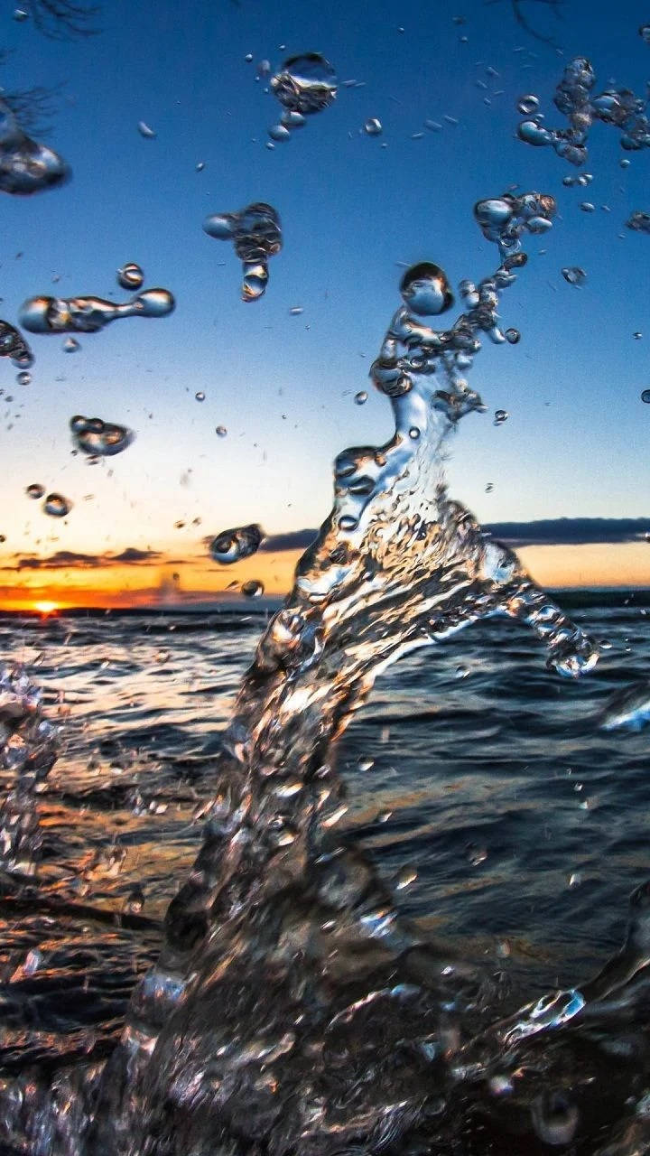 8K iPhone Vandstænk i Bølger på Stranden Wallpapers