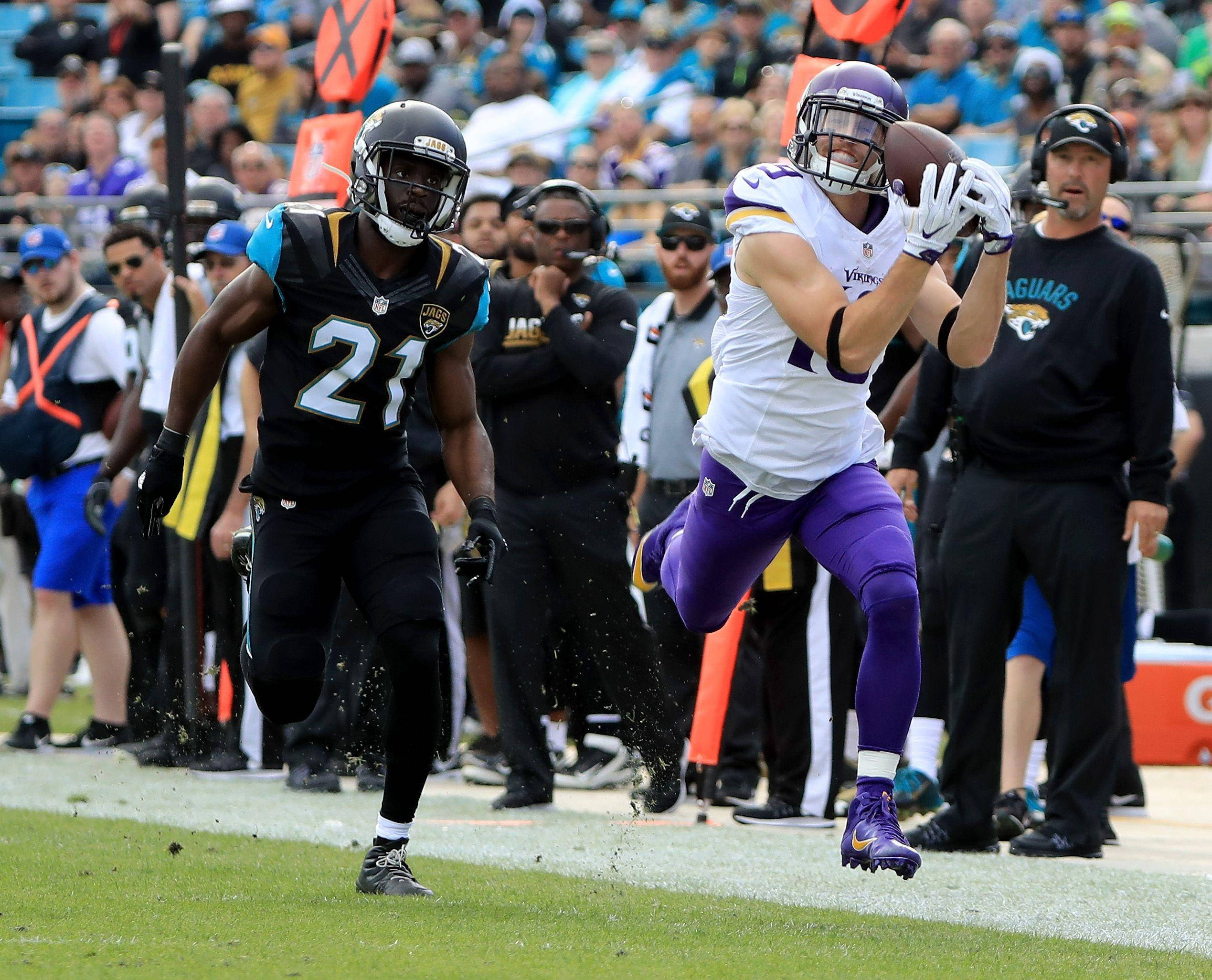 Adam Thielen mod Washington Commanders Wallpapers