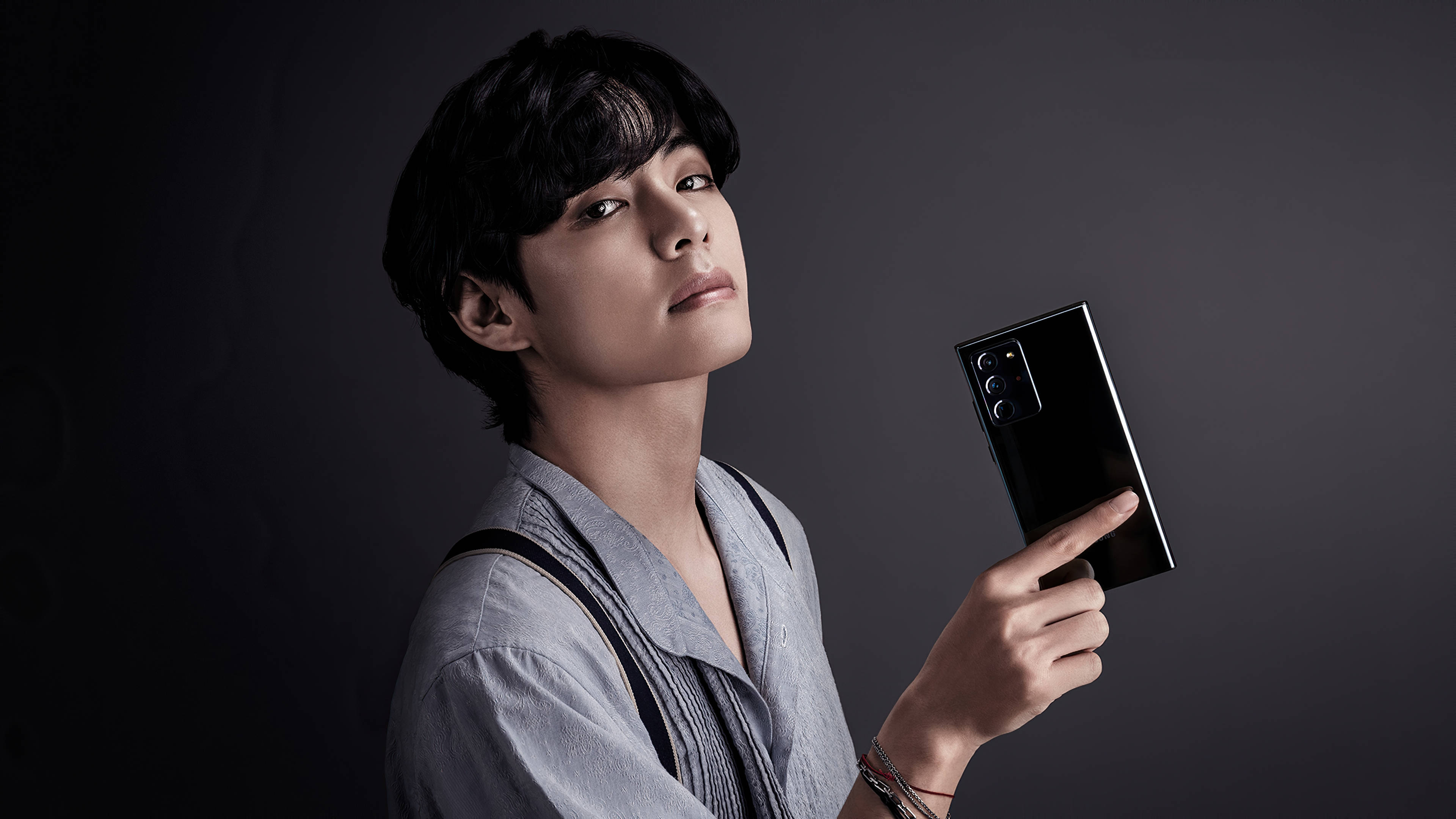 Æstetisk BTS V med telefon Wallpapers