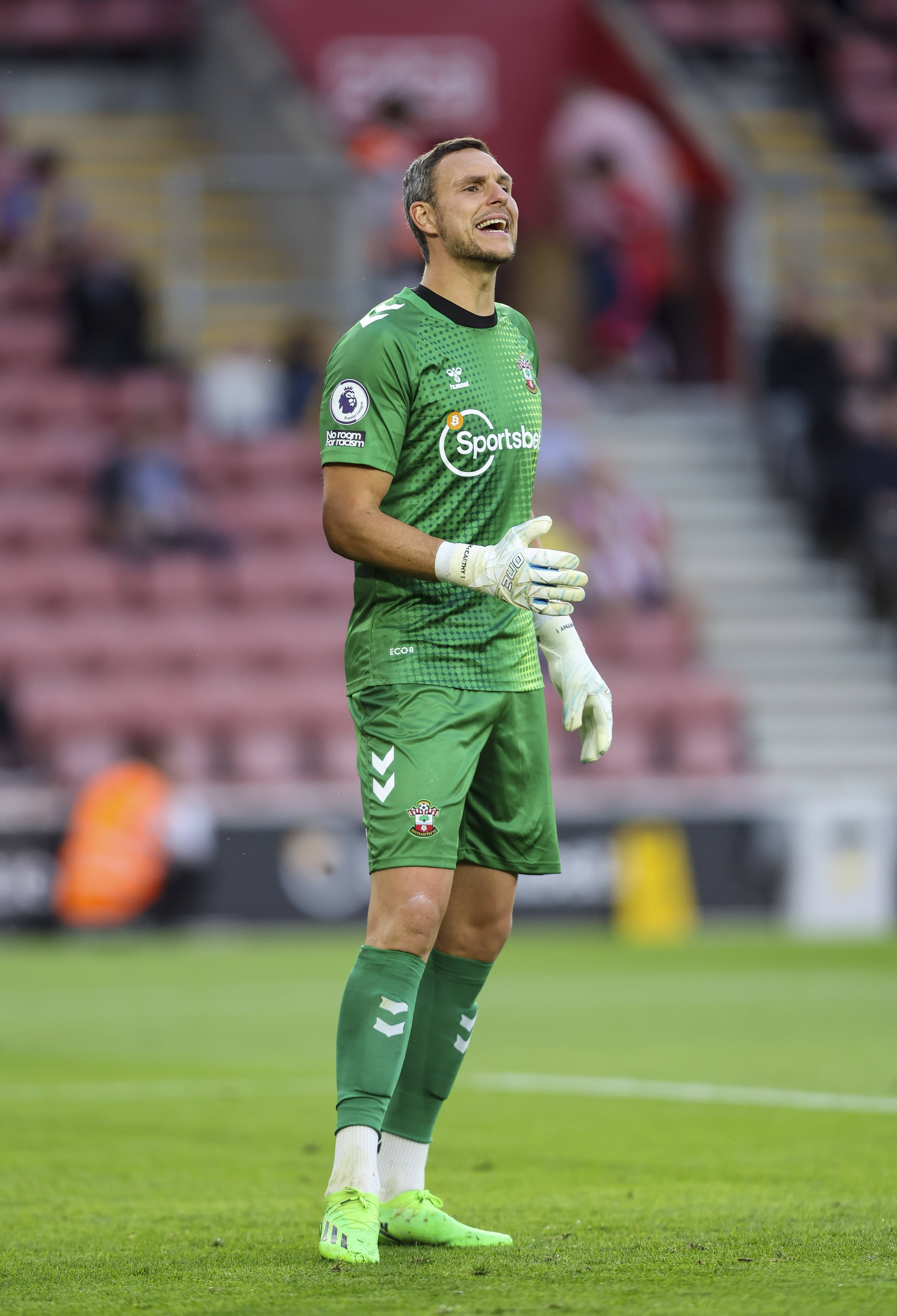 Alex McCarthy På En Fodboldstadion Wallpapers
