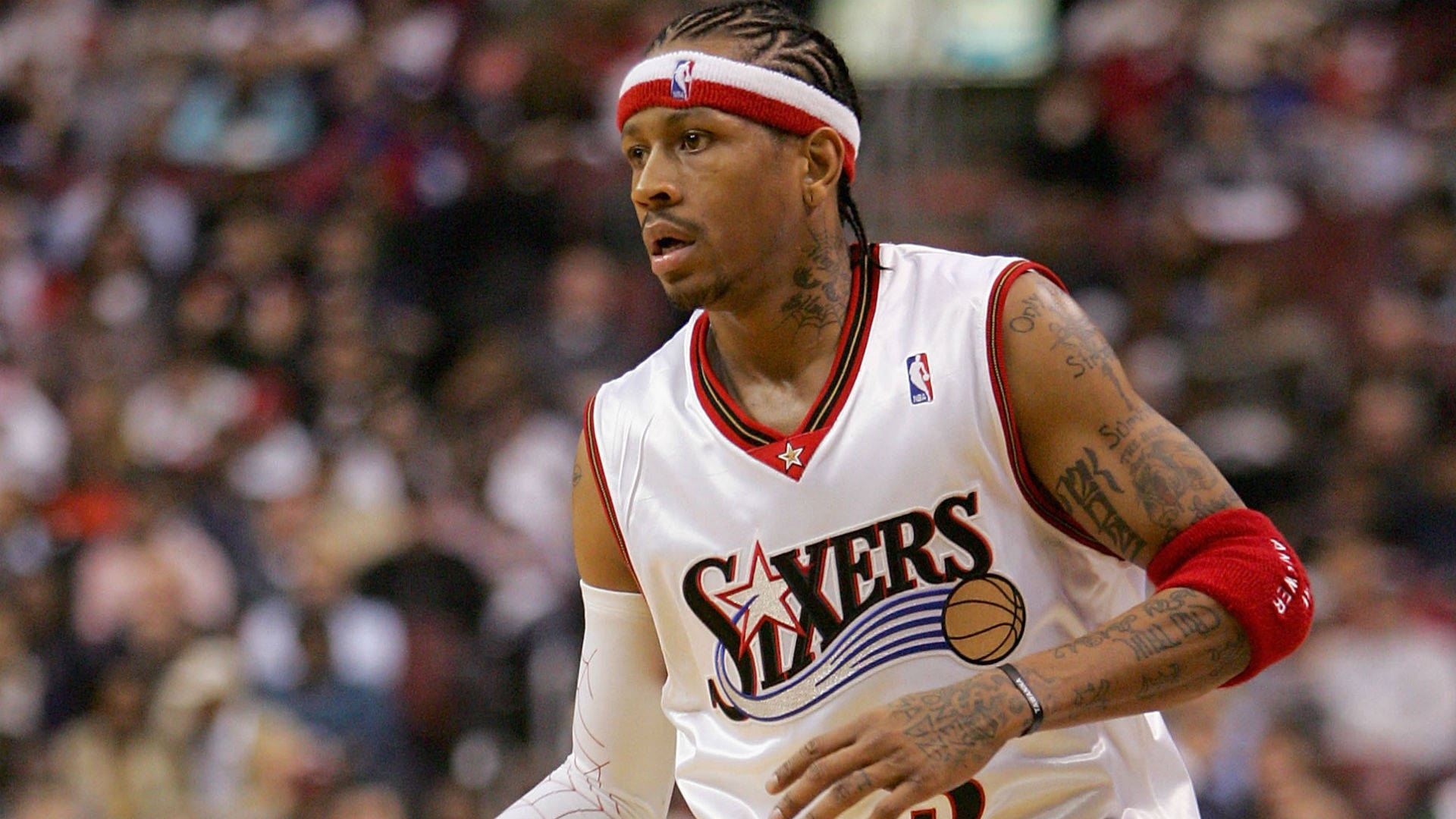 Allen Iverson med sløret publikumsbaggrund Wallpapers