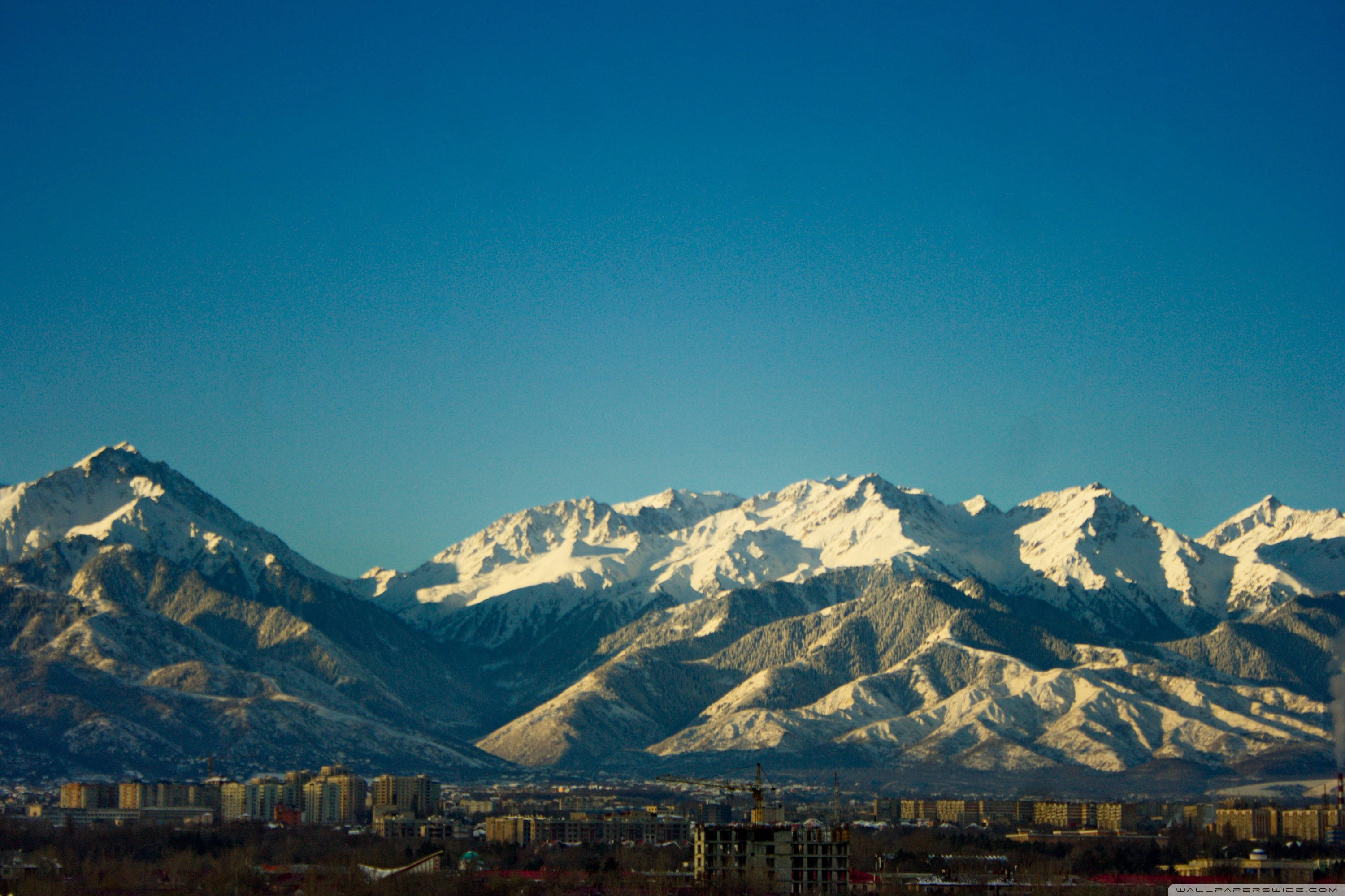 Almaty Kazakhstan Udsigt over Bjerge Wallpapers