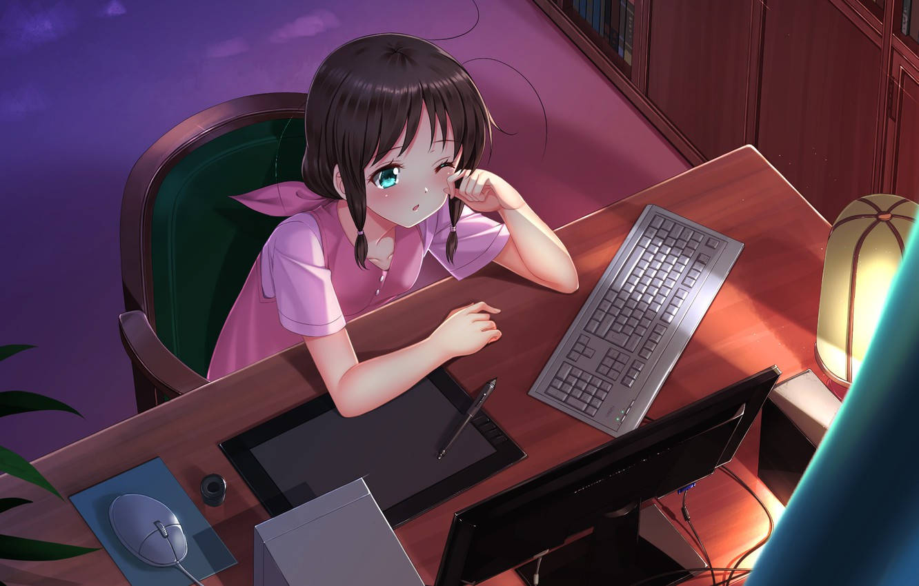 Anime-pige holder søvnen tilbage foran computeren Wallpapers