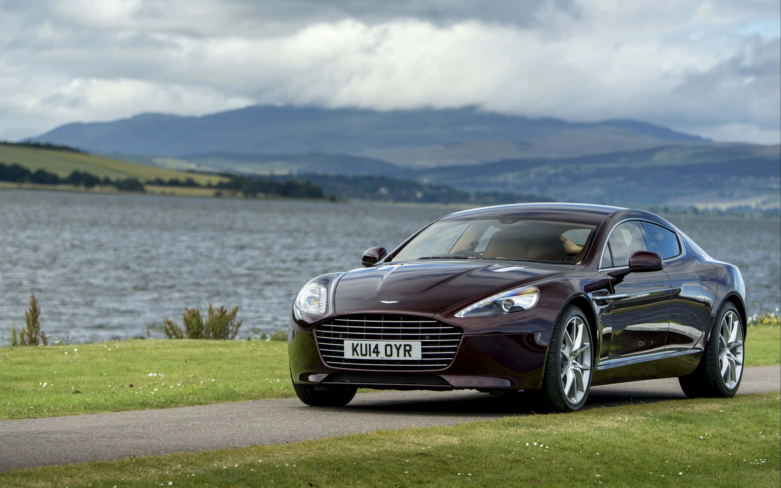 Aston Martin Rapide S på vejen Wallpapers