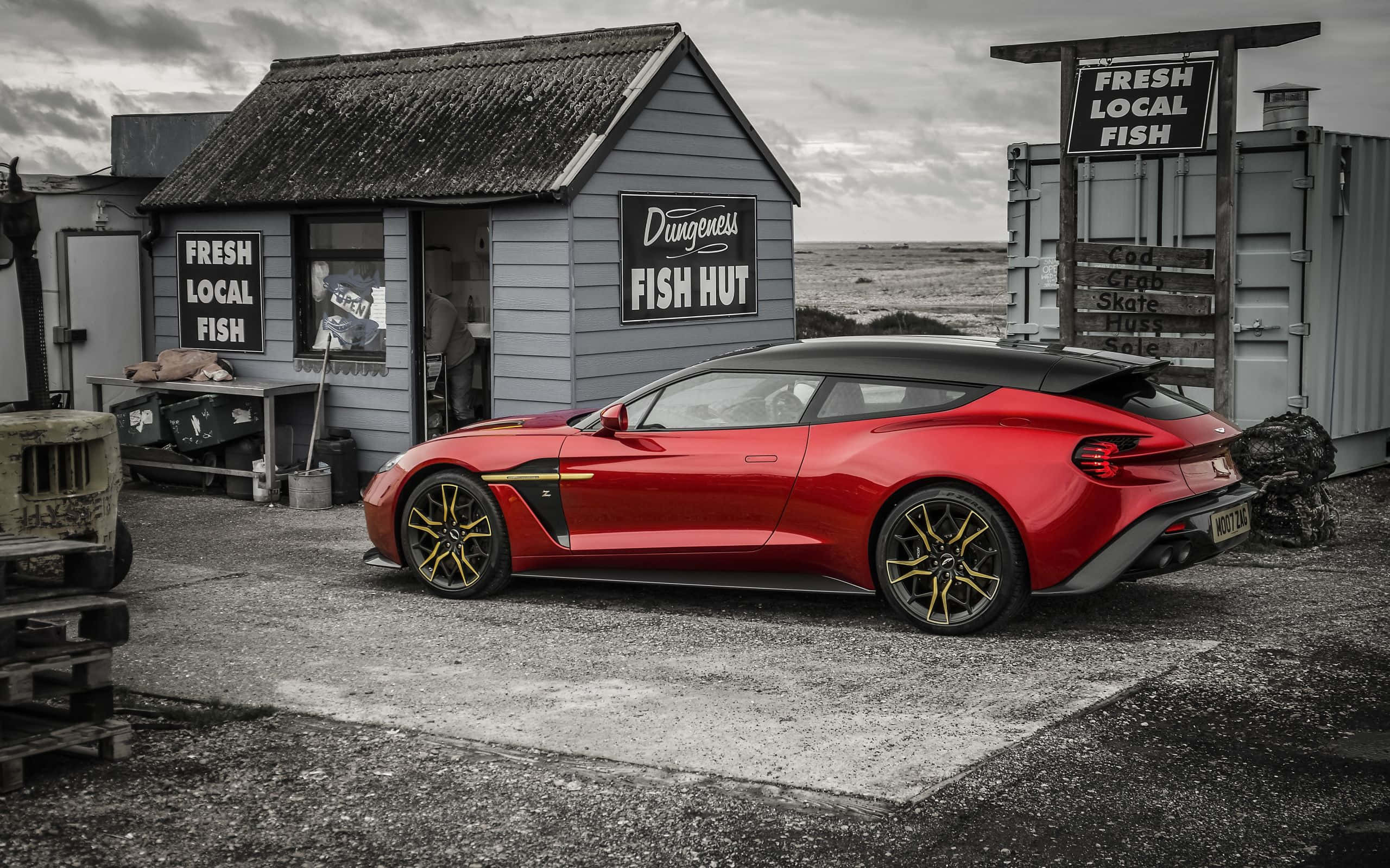 Aston Martin Vanquish i et betagende landskab Wallpapers