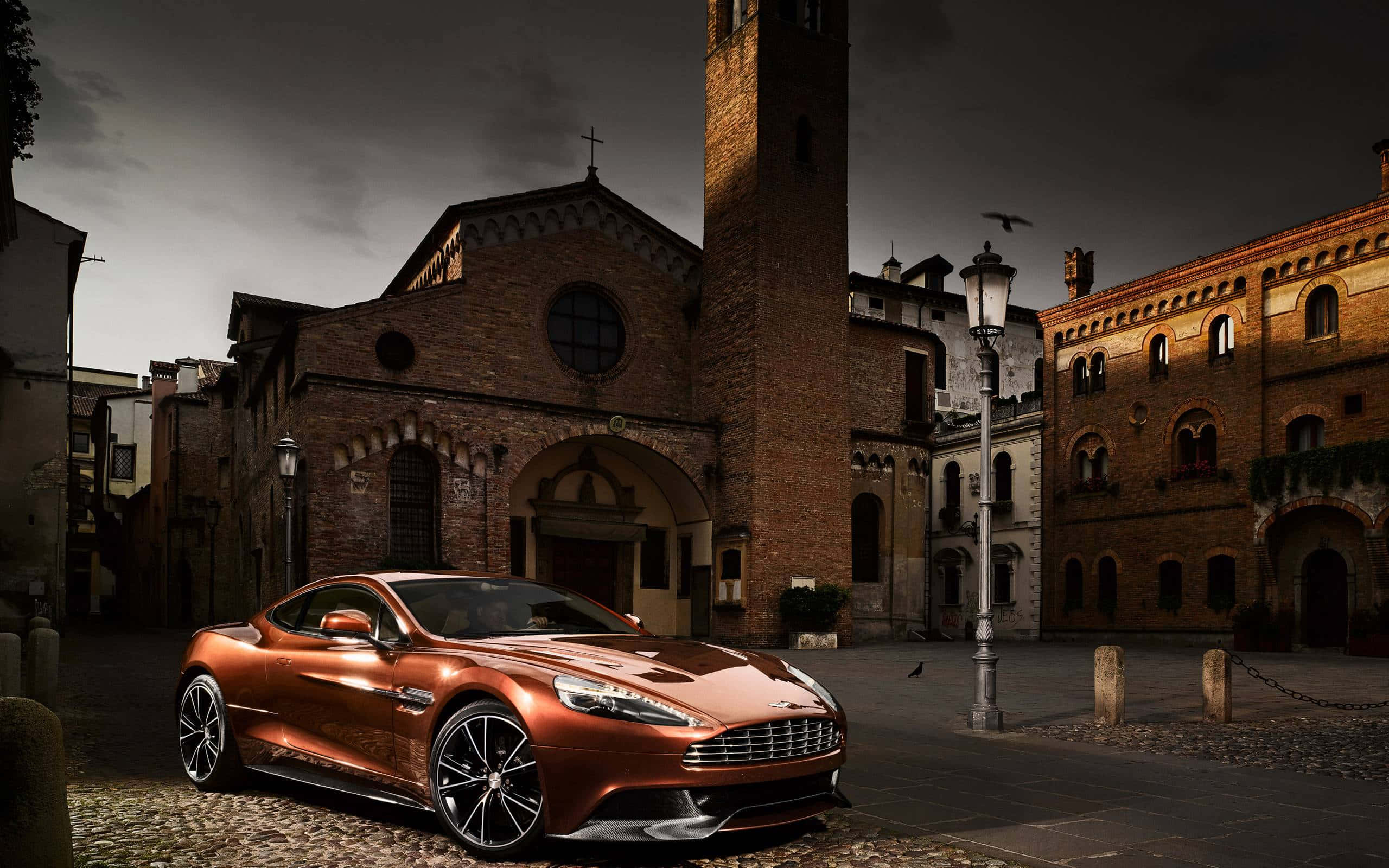 Aston Martin Vanquish: Luksus og kraft Wallpapers