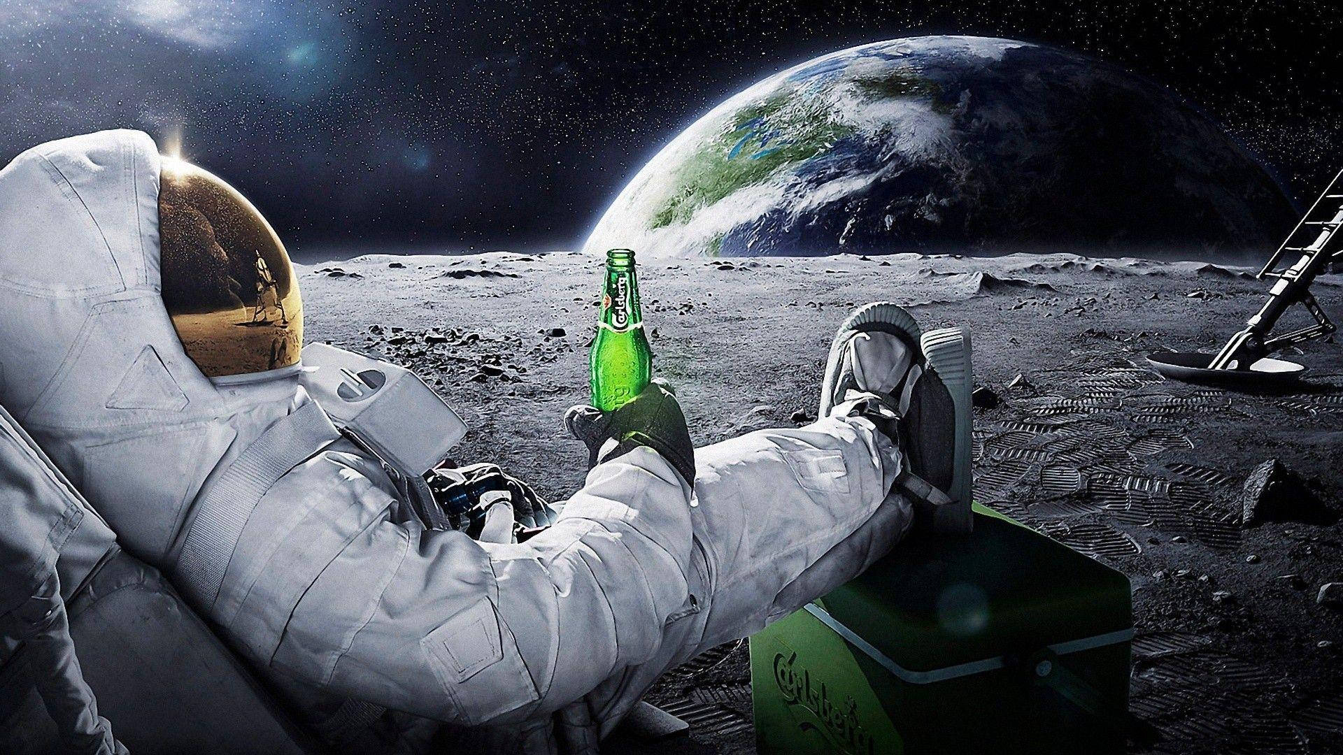 Astronaut drikker fedeste skrivebord Wallpapers