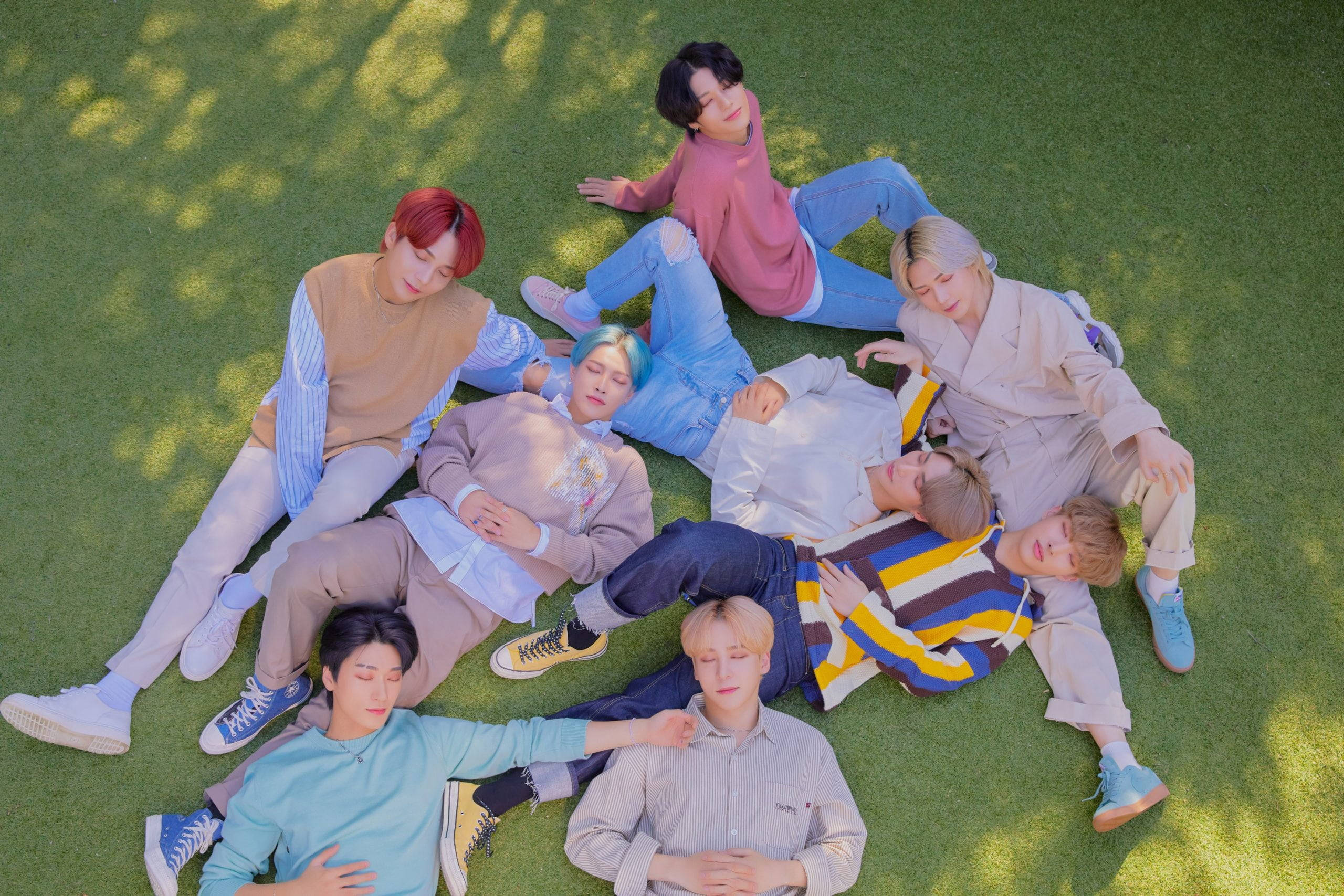 ATEEZ på marken Wallpapers