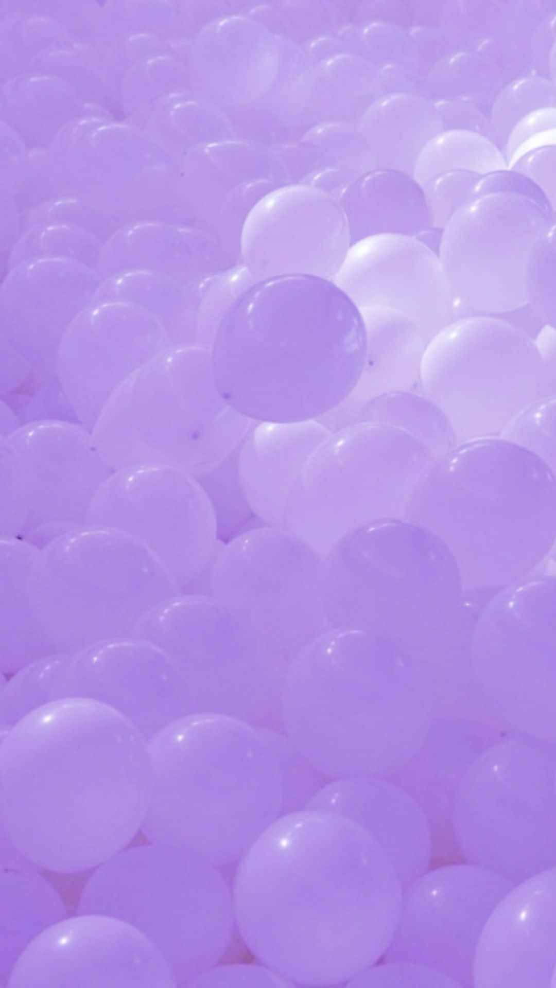Balloner i lavendel pastel lilla æstetisk baggrund Wallpapers