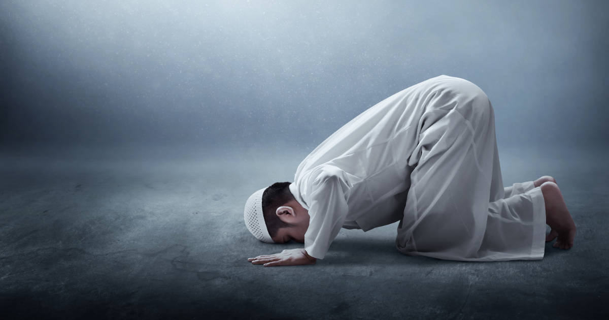 Bedende muslimsk dreng i sujud Wallpapers