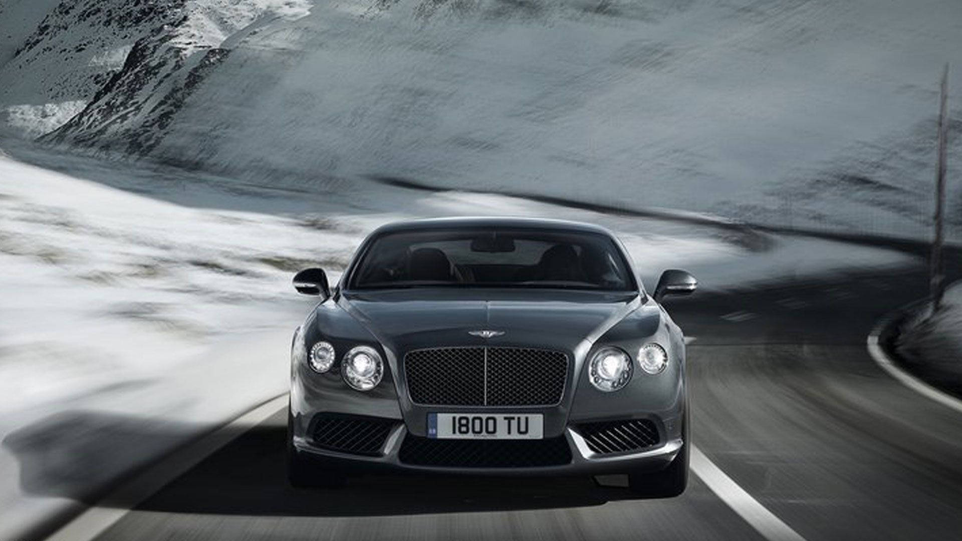 Bentley suser gennem sneklædte bjerge Wallpapers