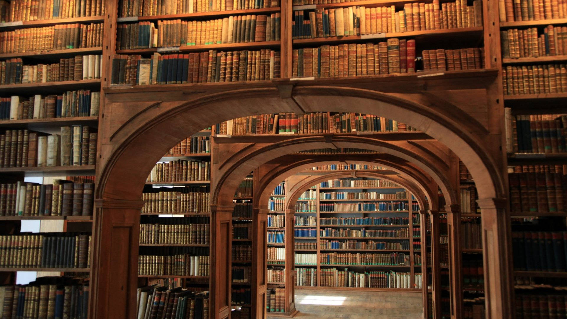 Biblioteksbuer Dark Academia Skrivebord Wallpapers