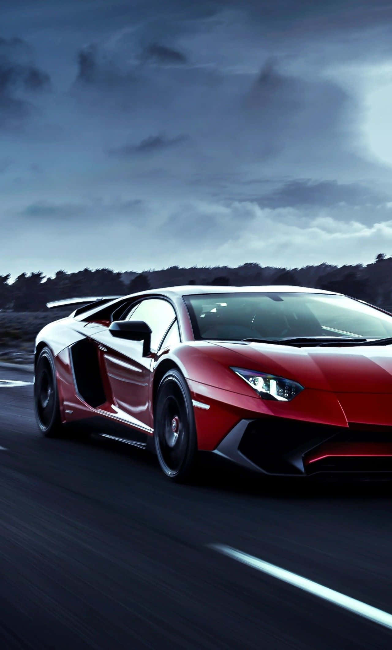 Bil kører på en gråvejrsdag Lamborghini telefon Wallpapers