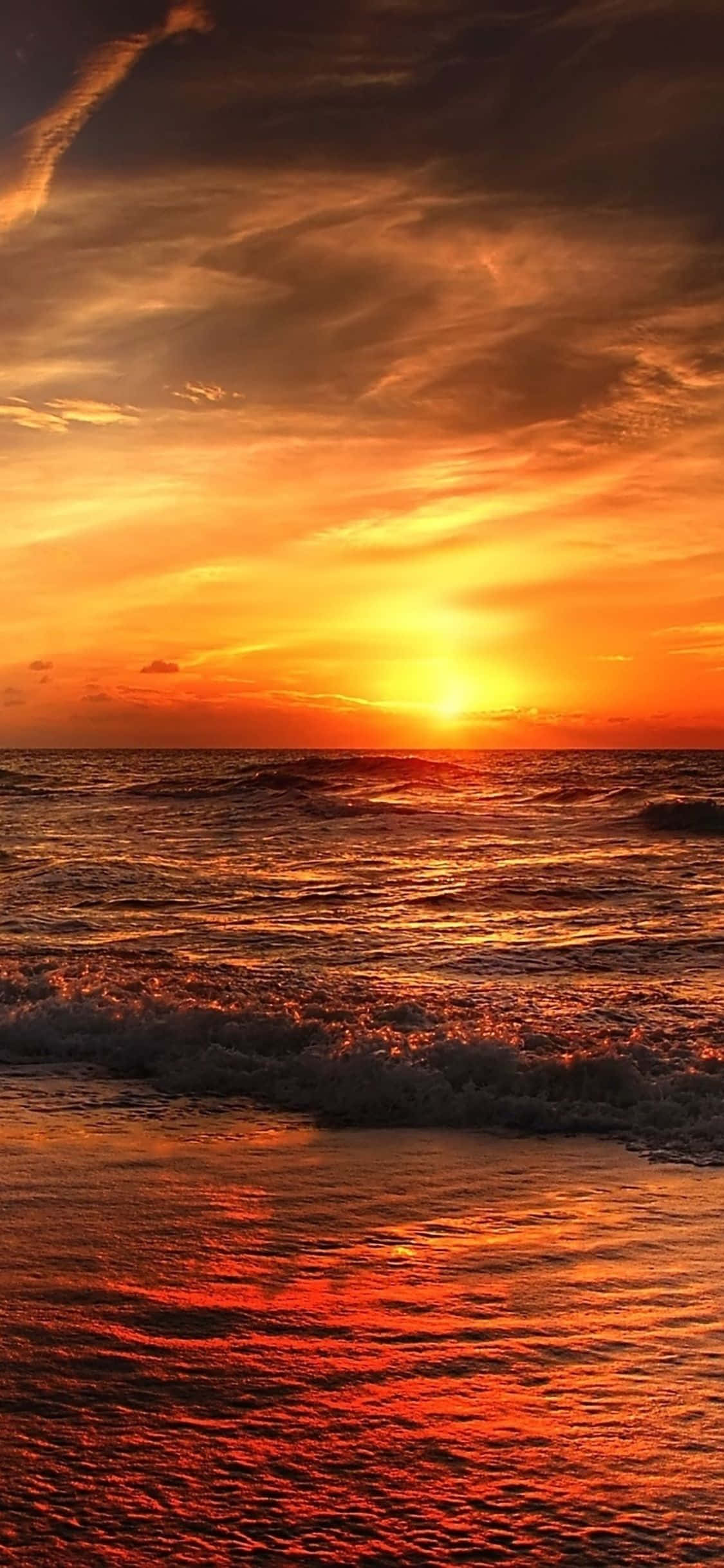 Billede: Nyd solnedgangen på stranden med din iPhone Wallpapers