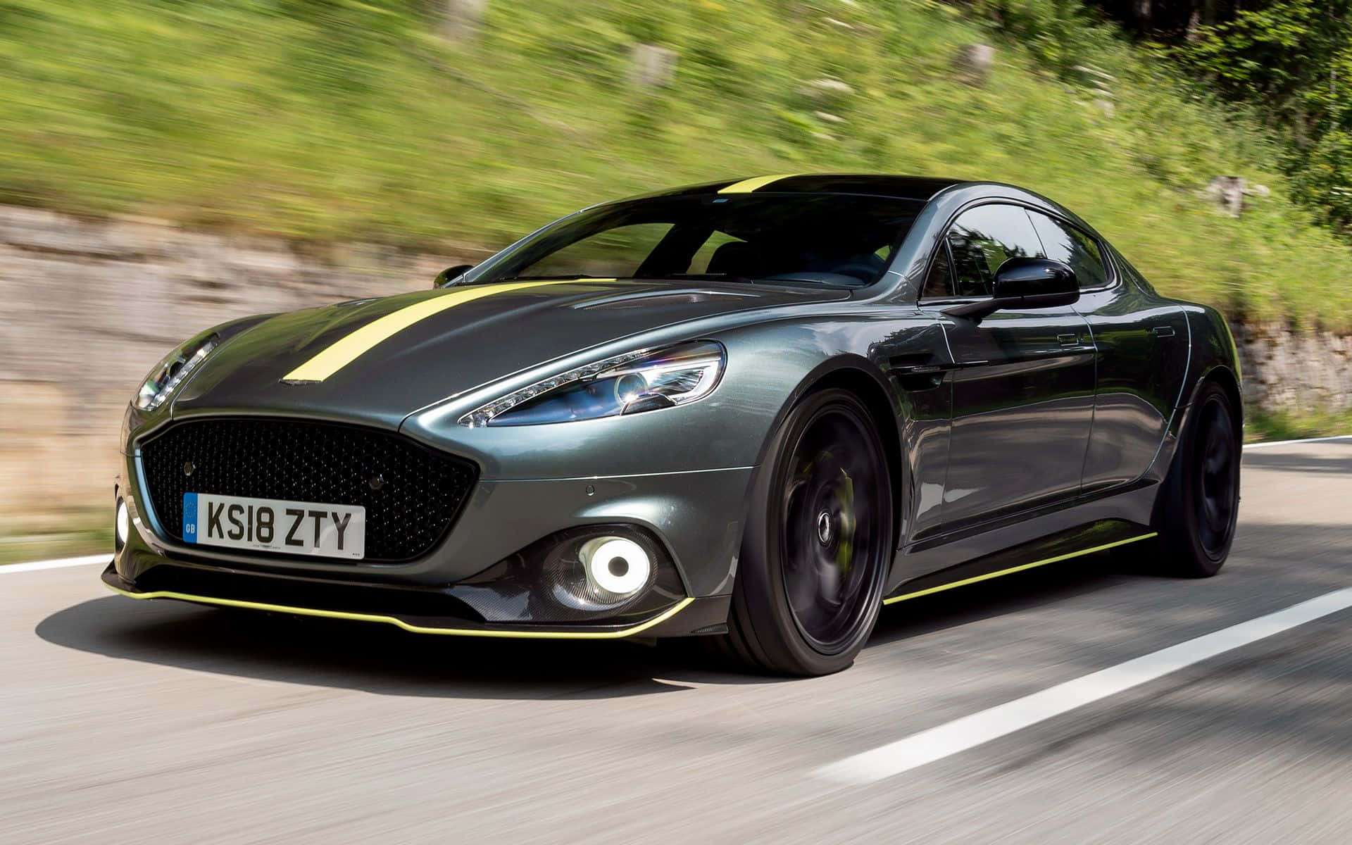 Billedtekst: Aston Martin Rapide S – En fusion af kraft og luksus Wallpapers