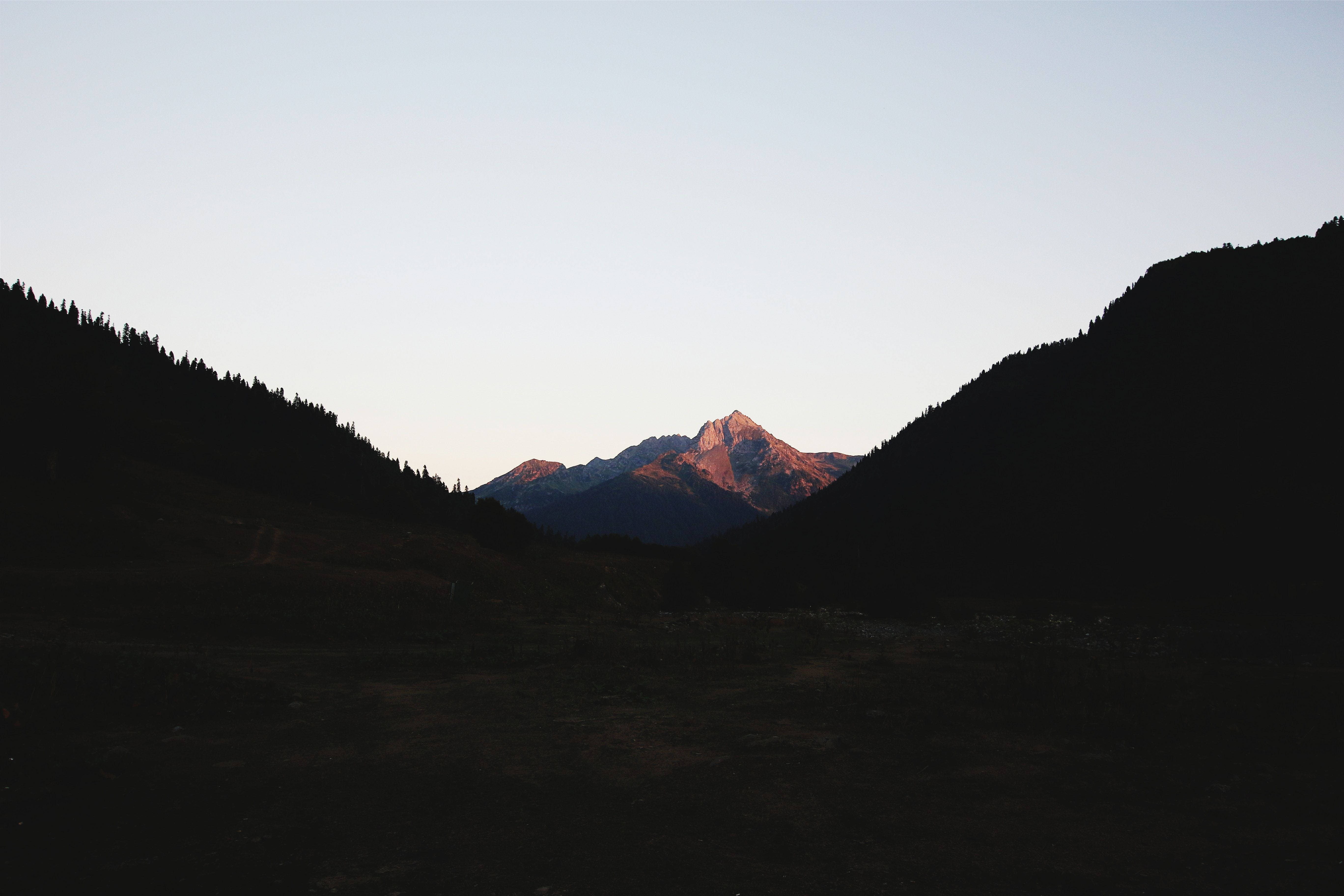 Bjergkæde minimalistisk laptop-kunst Wallpapers