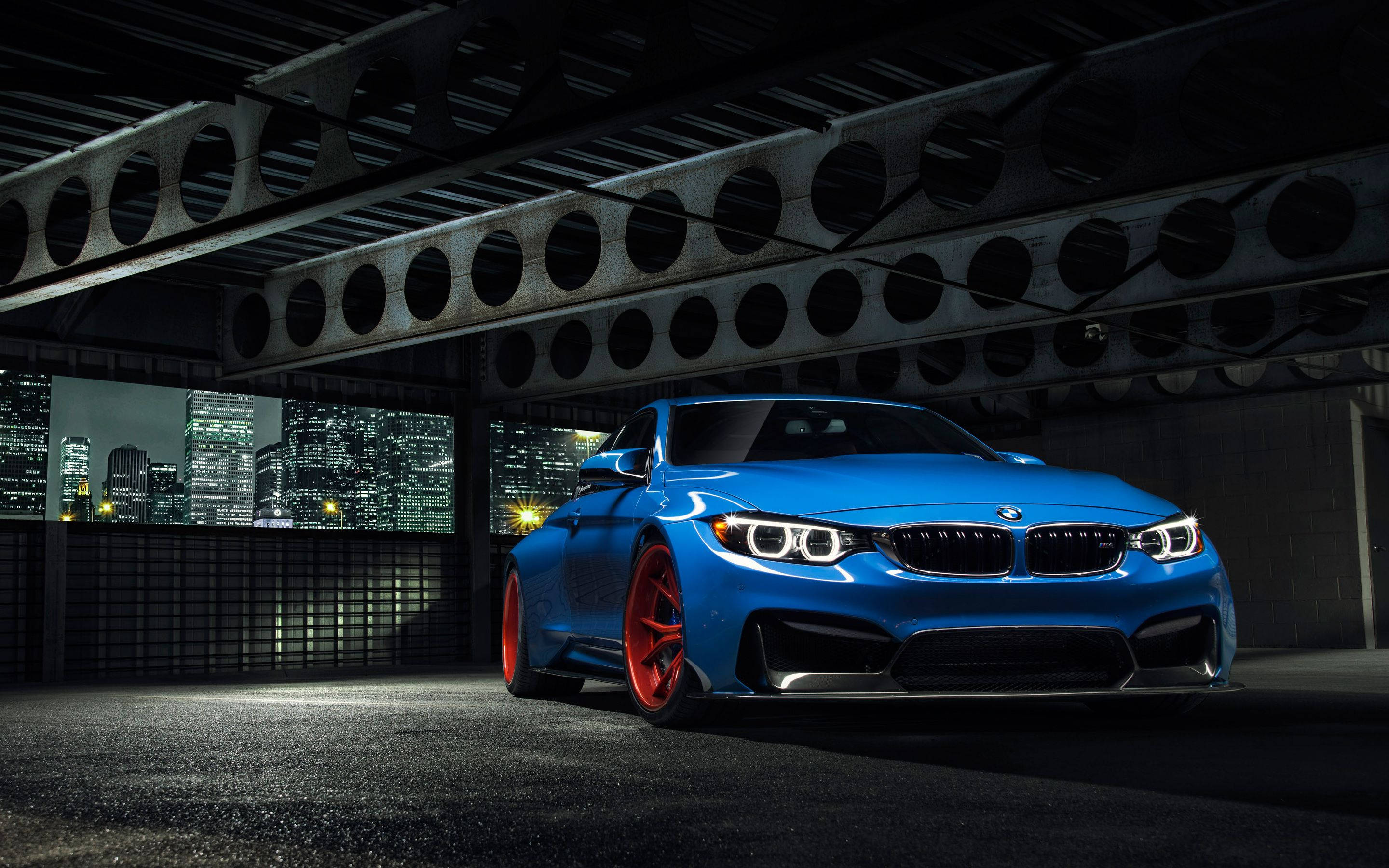 Blå BMW parkeret indendørs Wallpapers