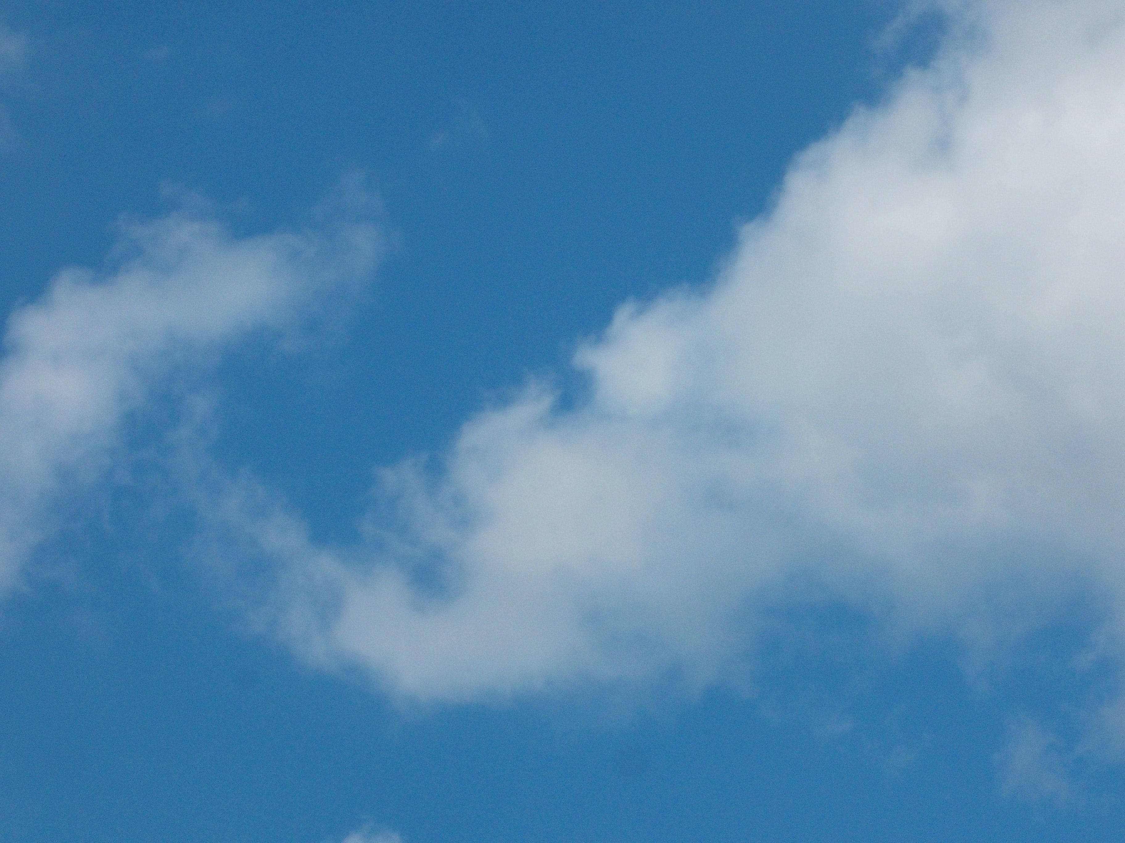 Blå himmel og æstetiske skyer Wallpapers