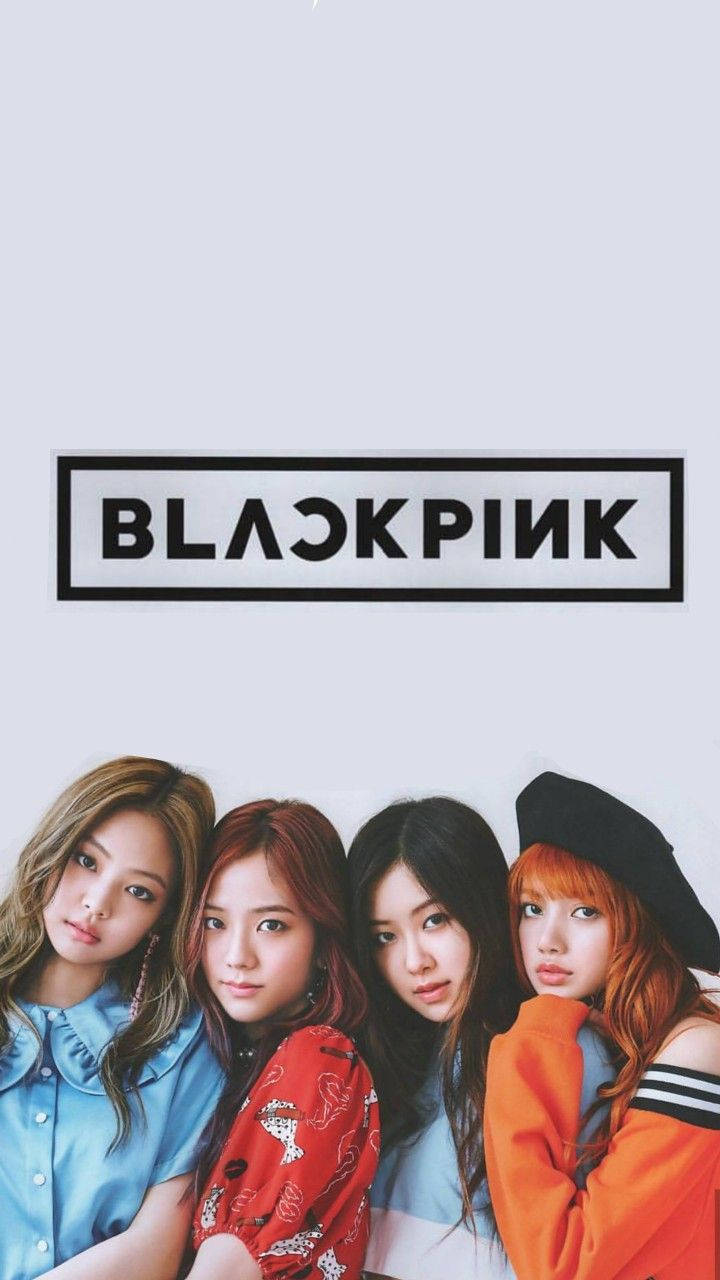 Blackpink medlemmerne LISA, JENNIE, ROSÉ og JISOO poserer med deres fede logo! Wallpapers