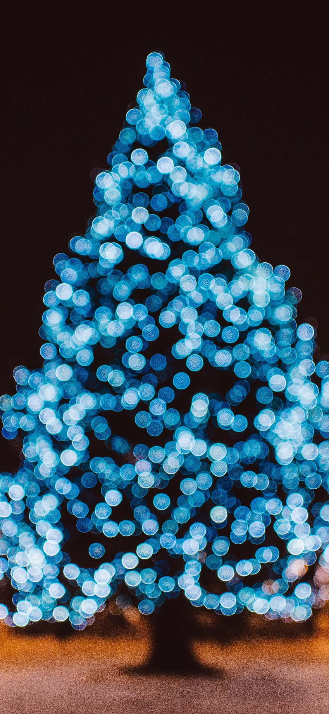 Blåt juletræ der lyser Wallpapers