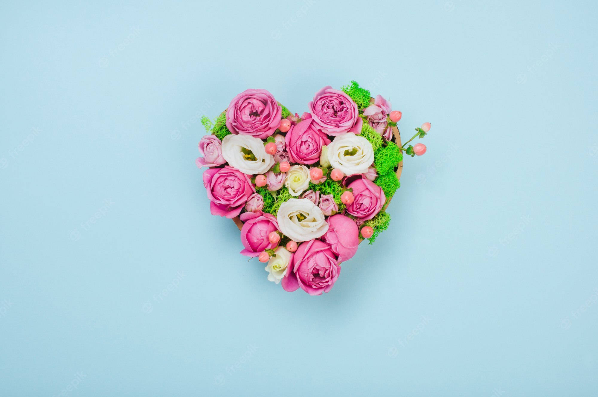 Blomsterhjerte med lyserøde og hvide roser Wallpapers