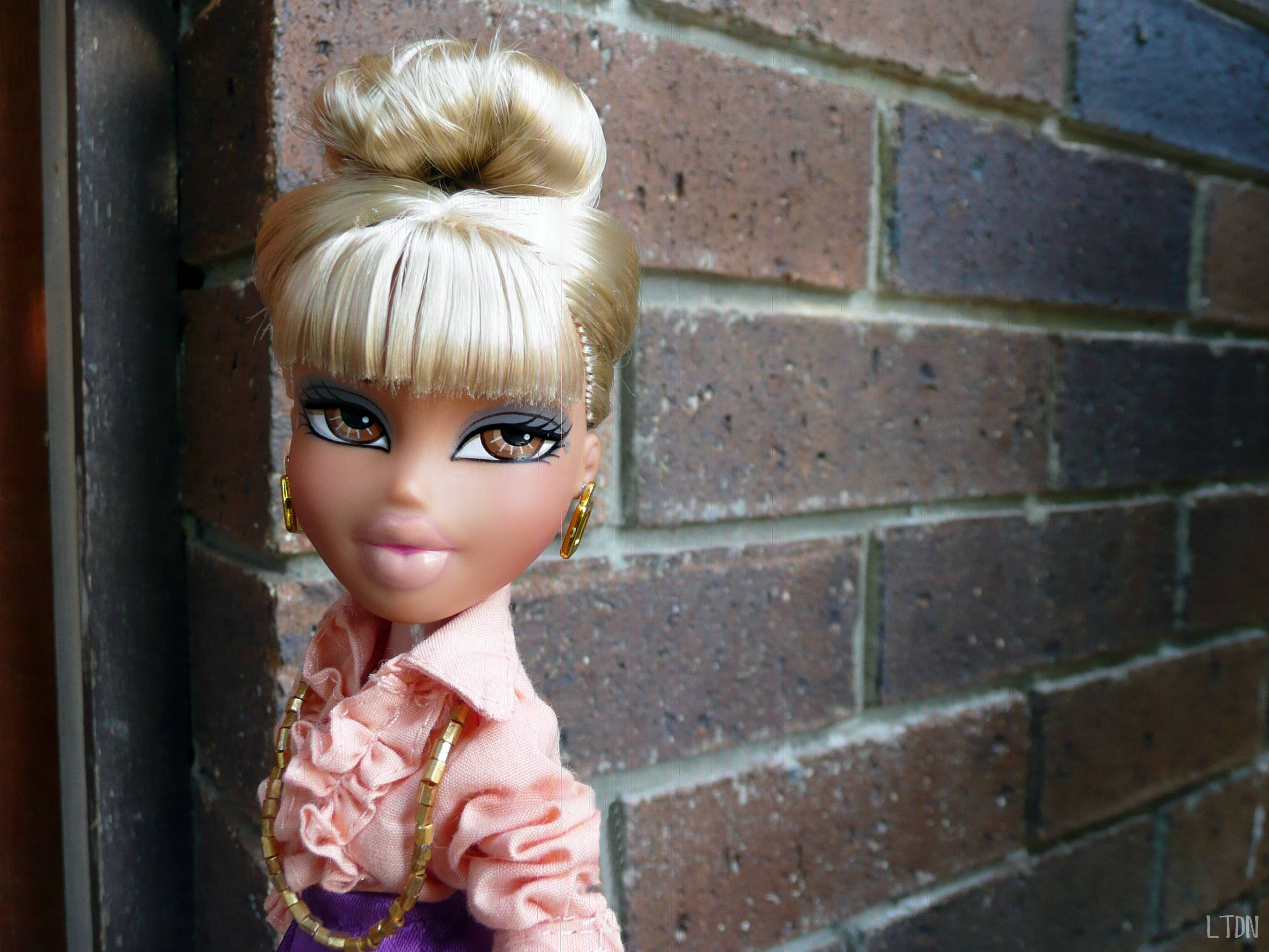 Blonde Bratz Æstetisk Dukke Wallpapers