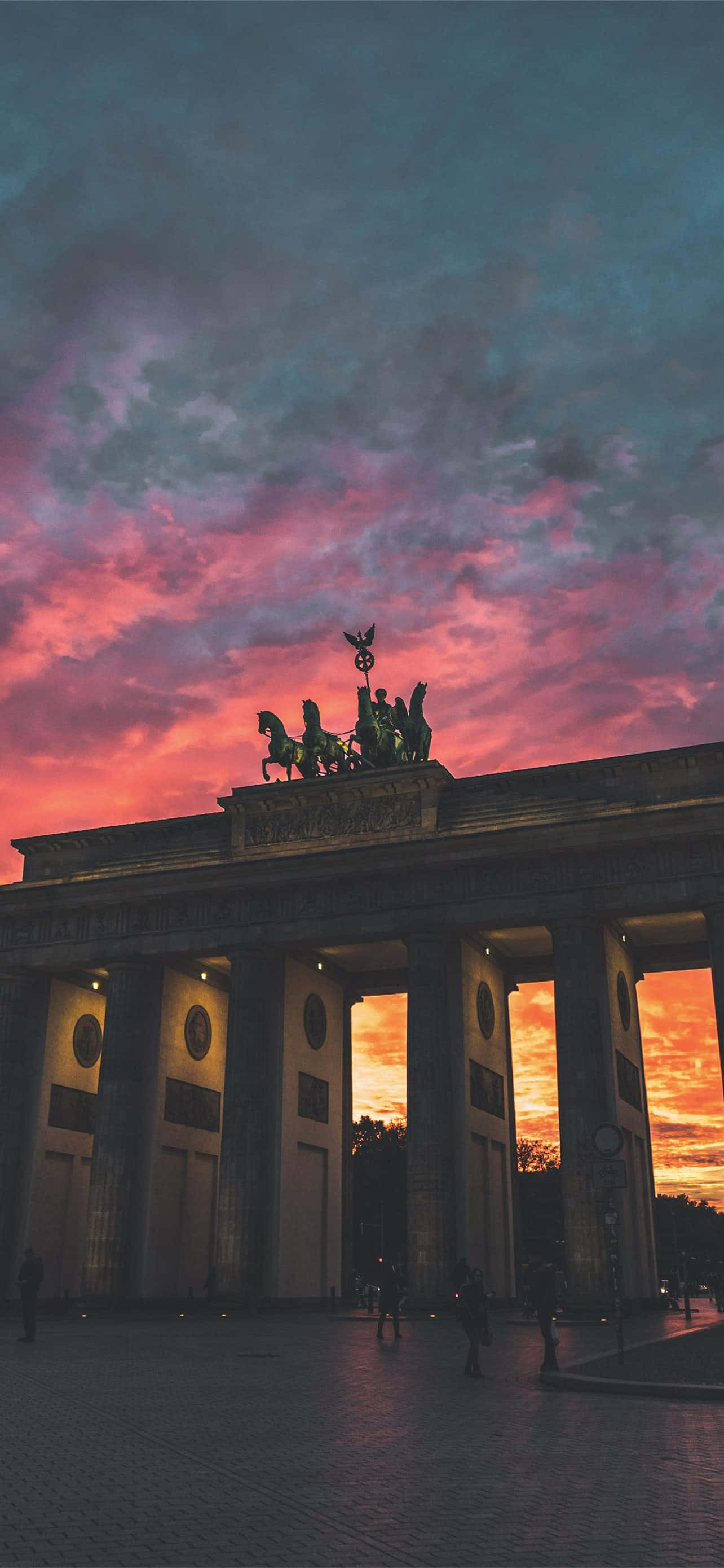 Brandenburger Tor Quadriga orange pink himmel Wallpapers