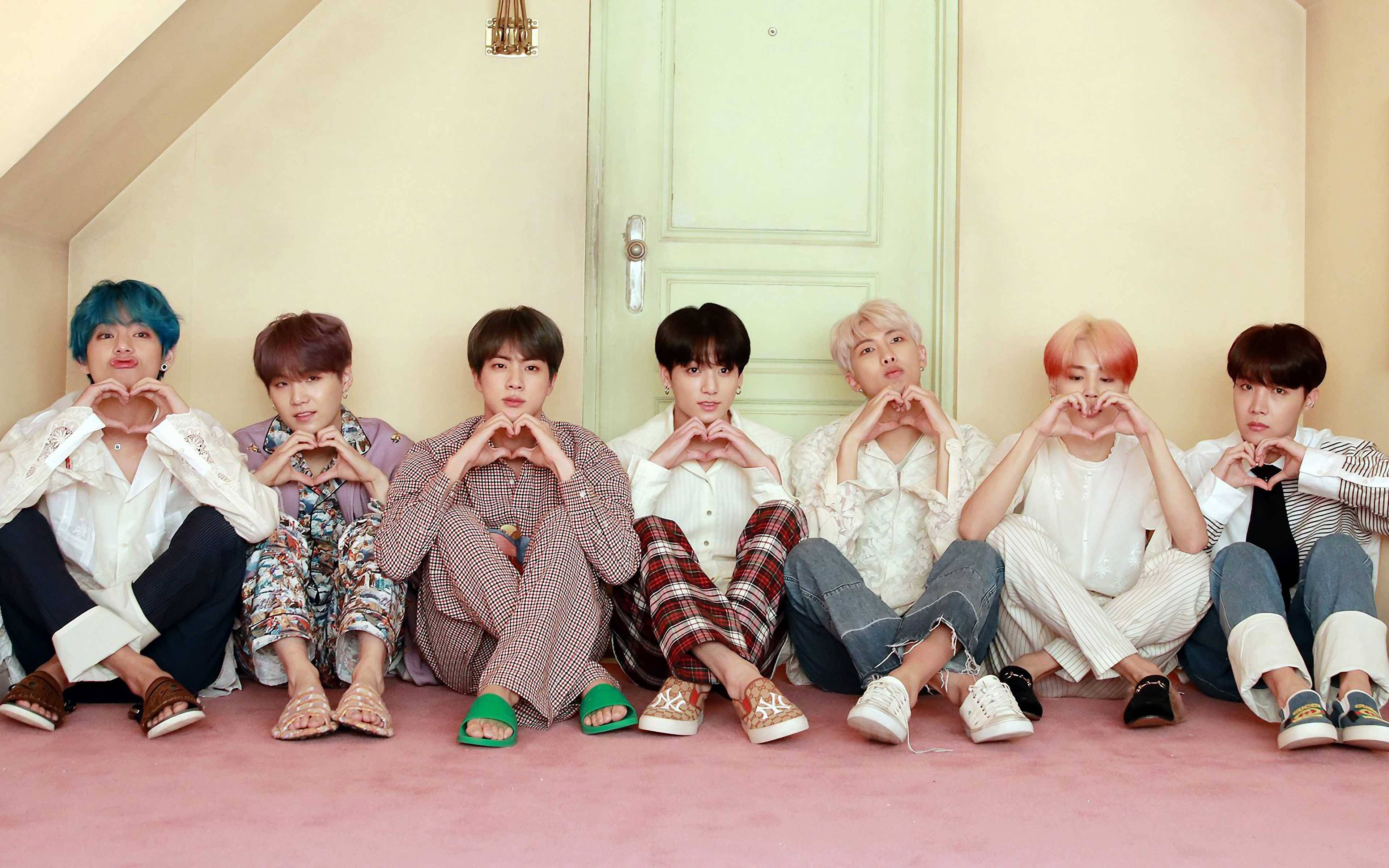 BTS Desktop Hjerte Tegn Ved Dør Wallpapers