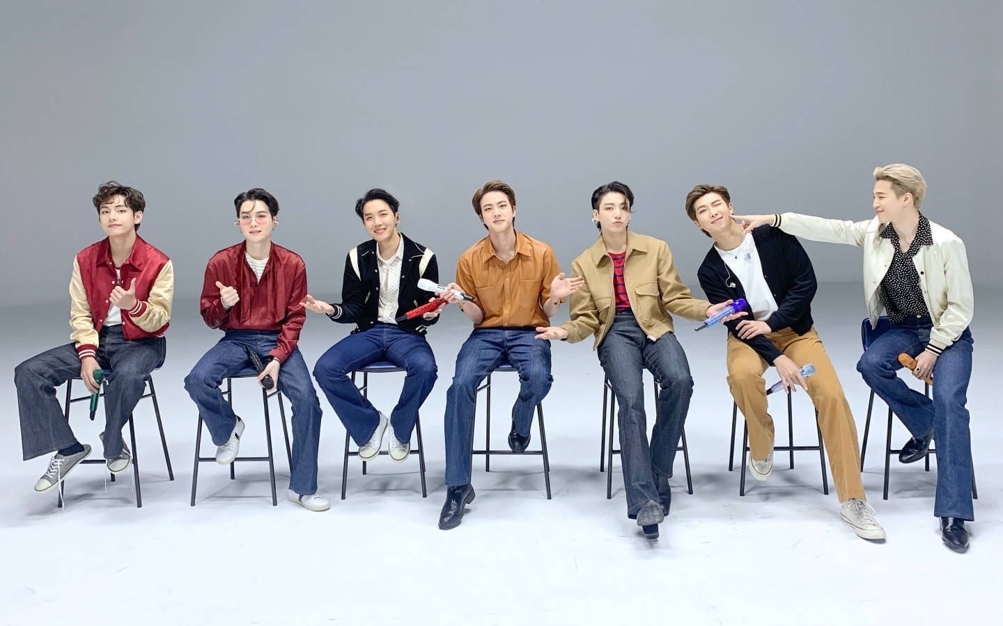 BTS desktop på række af skamler Wallpapers