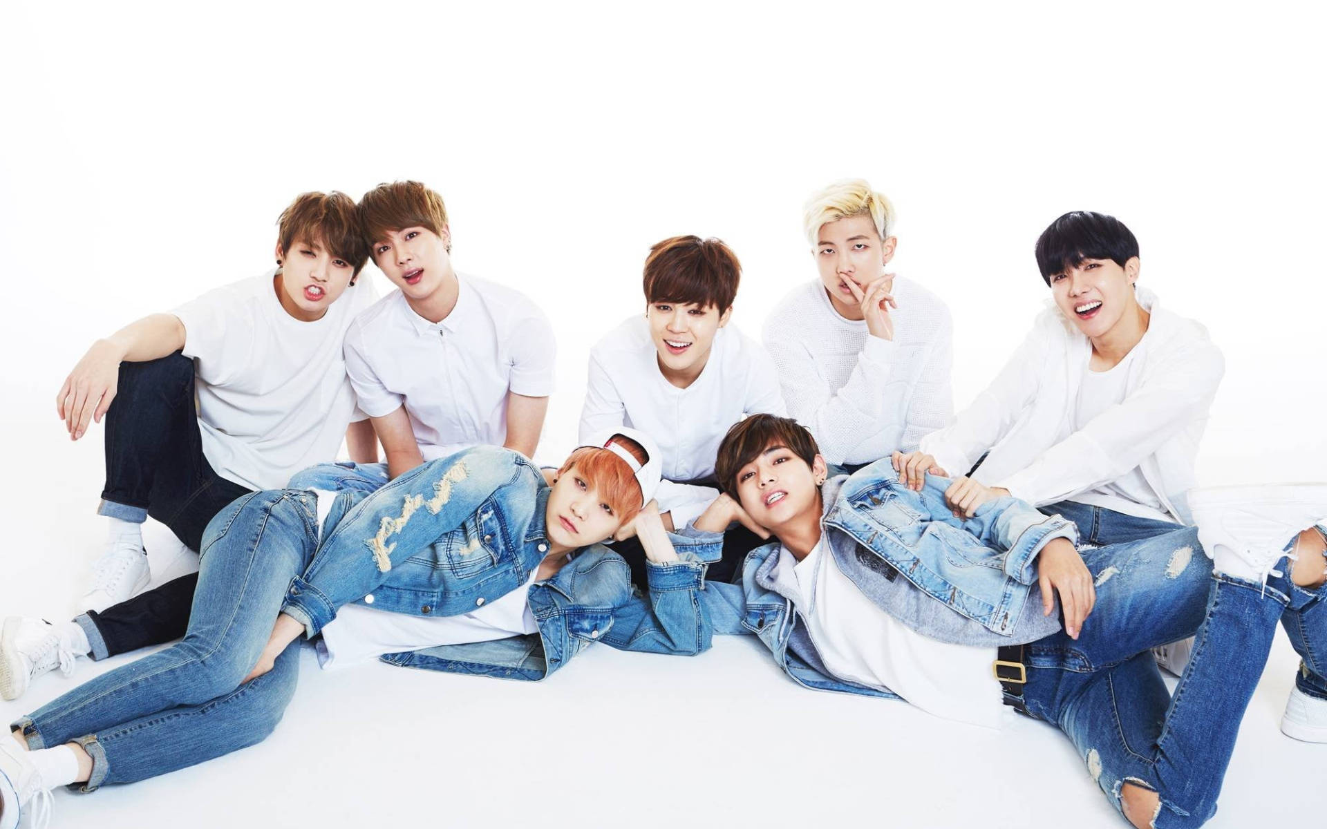 BTS gruppebillede i jeans Wallpapers