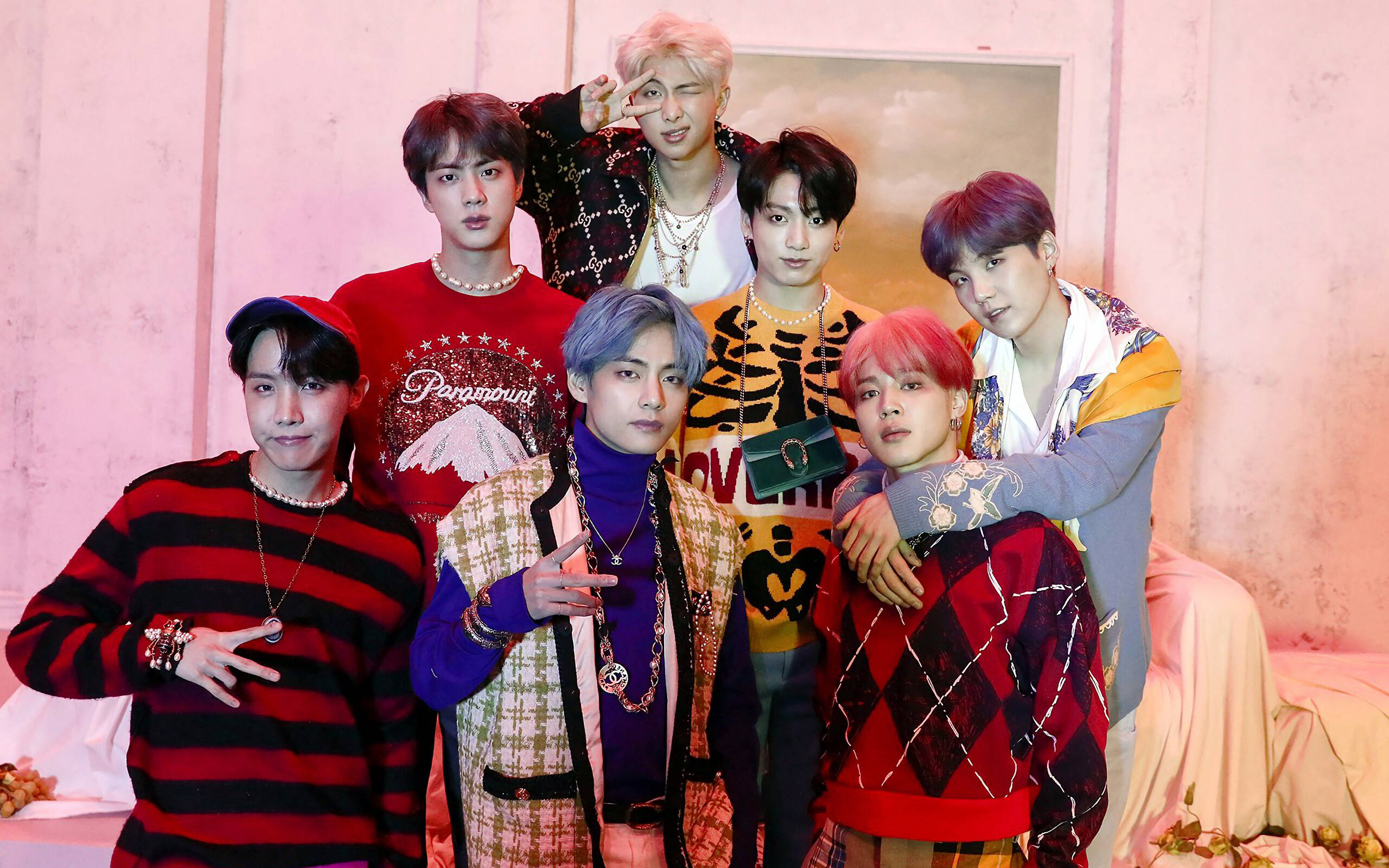BTS gruppebillede i moderigtige outfits Wallpapers