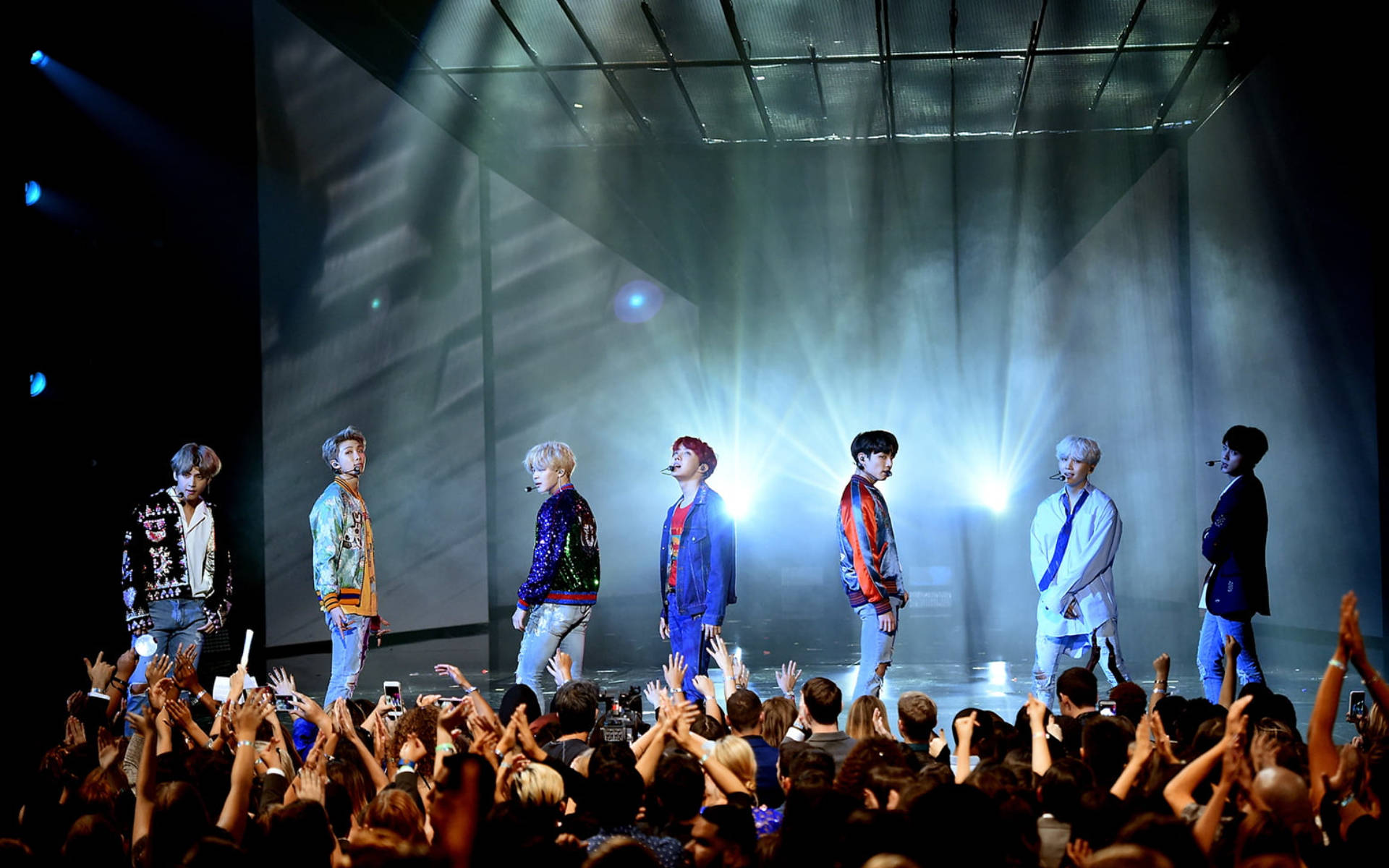 BTS gruppebillede på scenen Wallpapers
