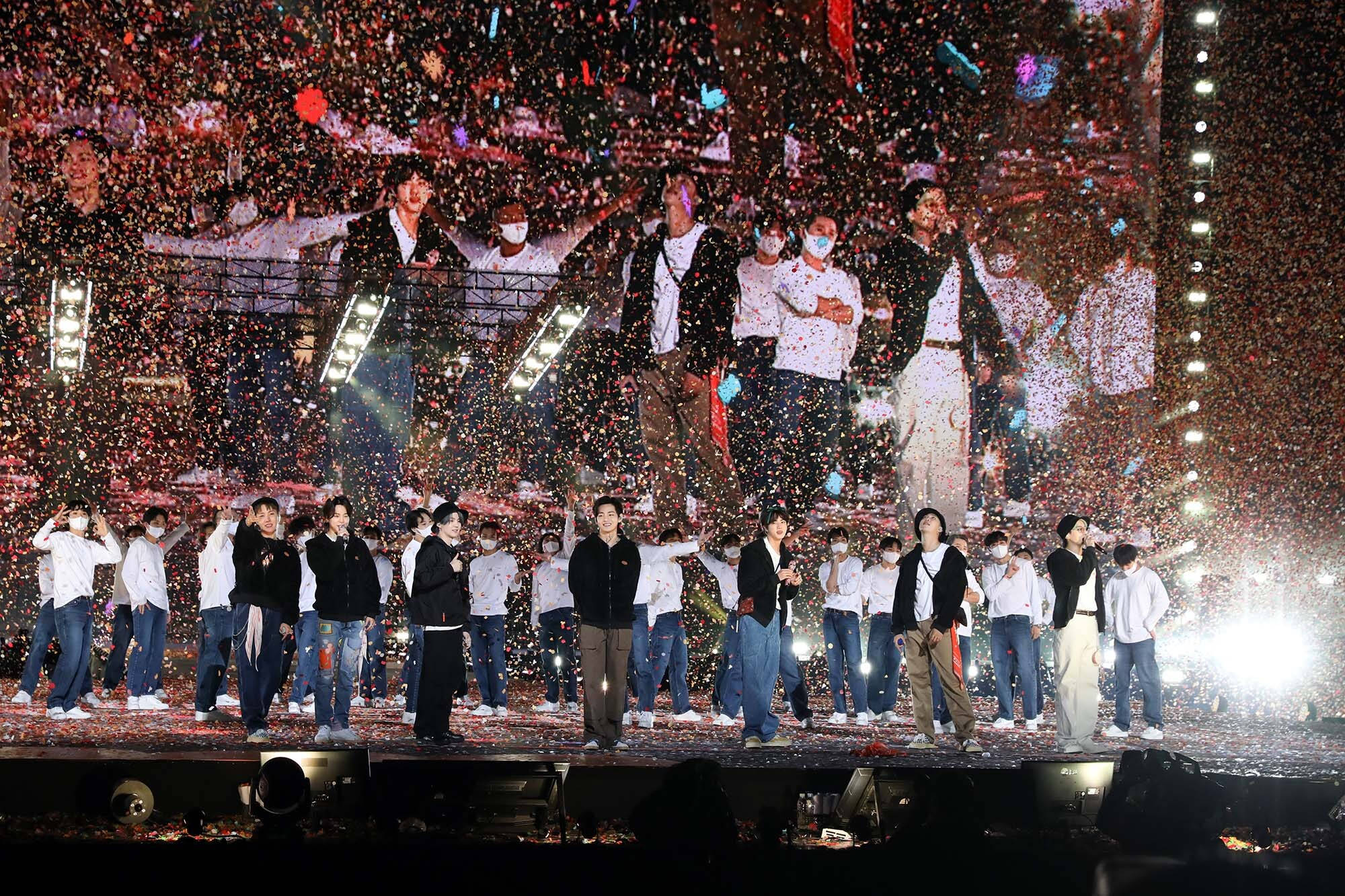 BTS Koncert Konfetti Regn Wallpapers