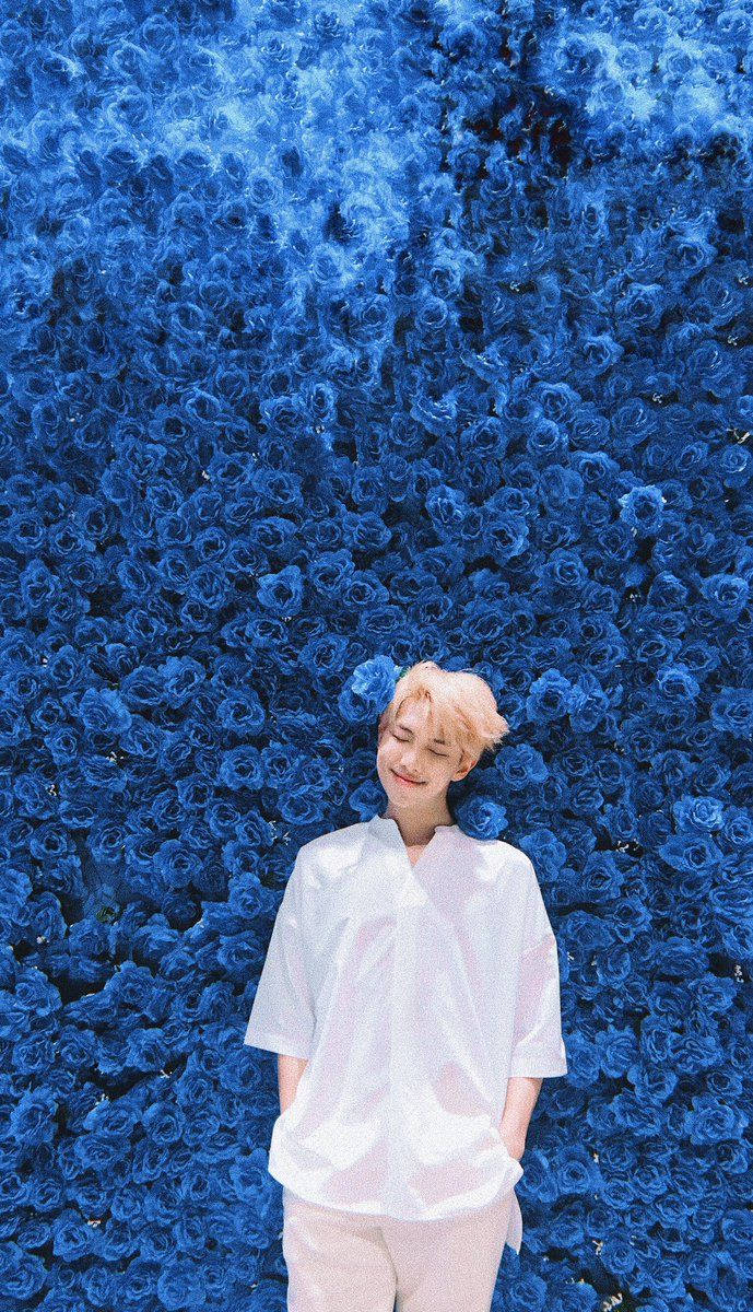 BTS's RM ser skarp ud Wallpapers