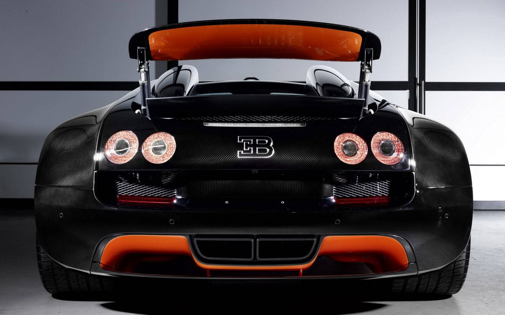 Bugatti Veyron bagende wallpaper — Bugatti Wallpapers