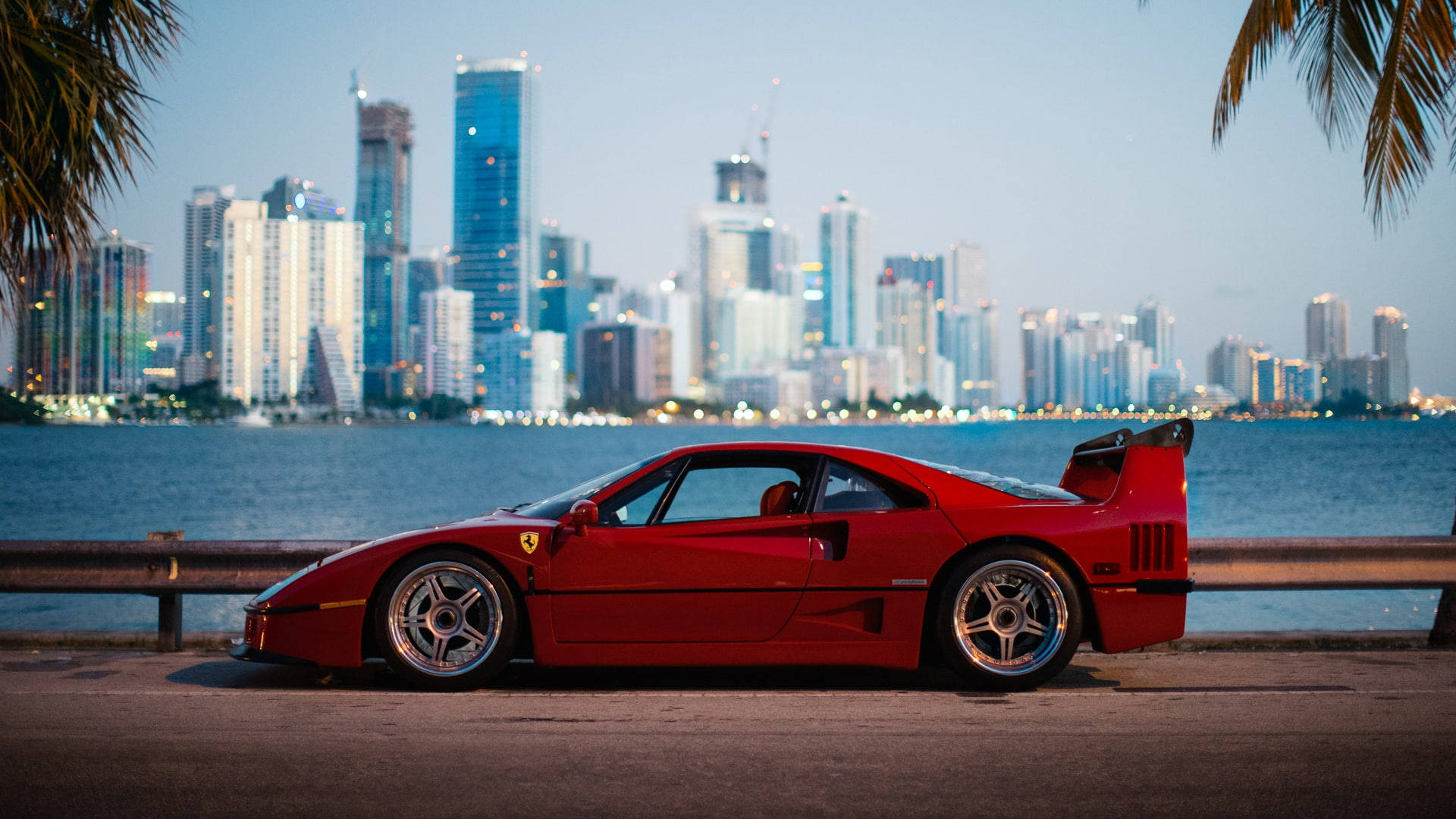 Bymotiver og rød Ferrari iPad Wallpapers