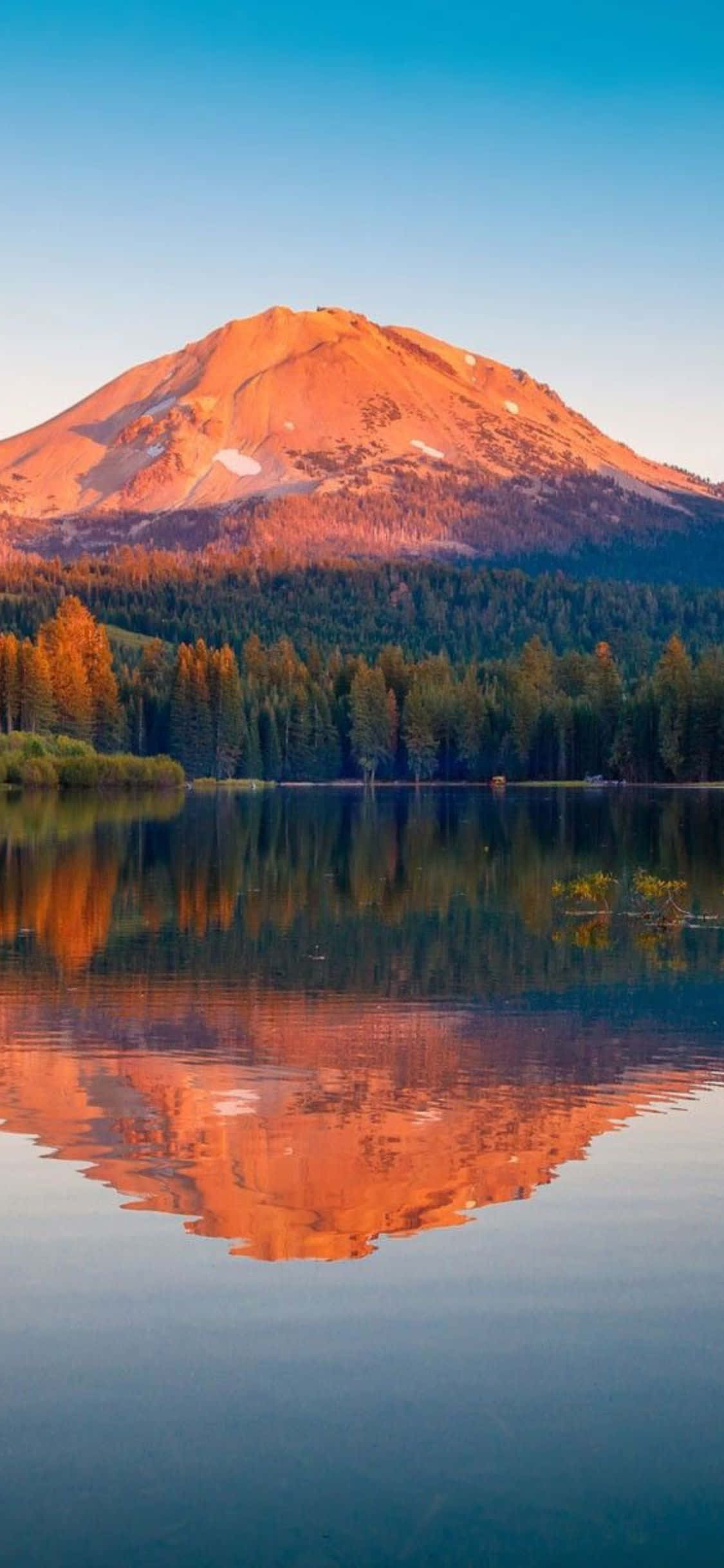 Californiens kystlinje afspejlet i iPhone Xs Wallpapers