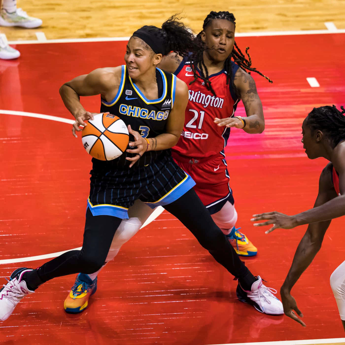 Candace Parker stjæler en bold Wallpapers
