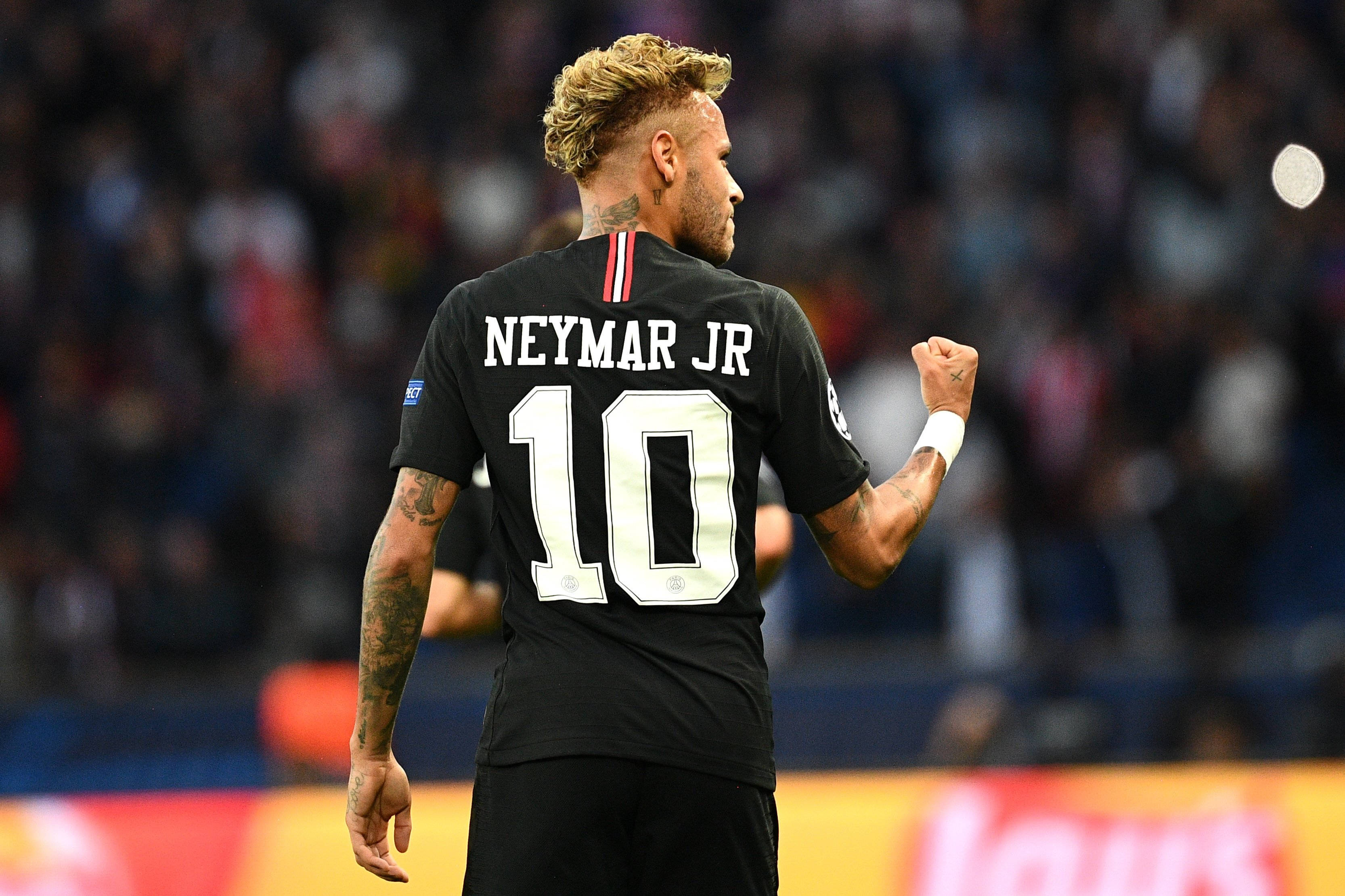 Cool Neymar Jr knyttet næve Wallpapers