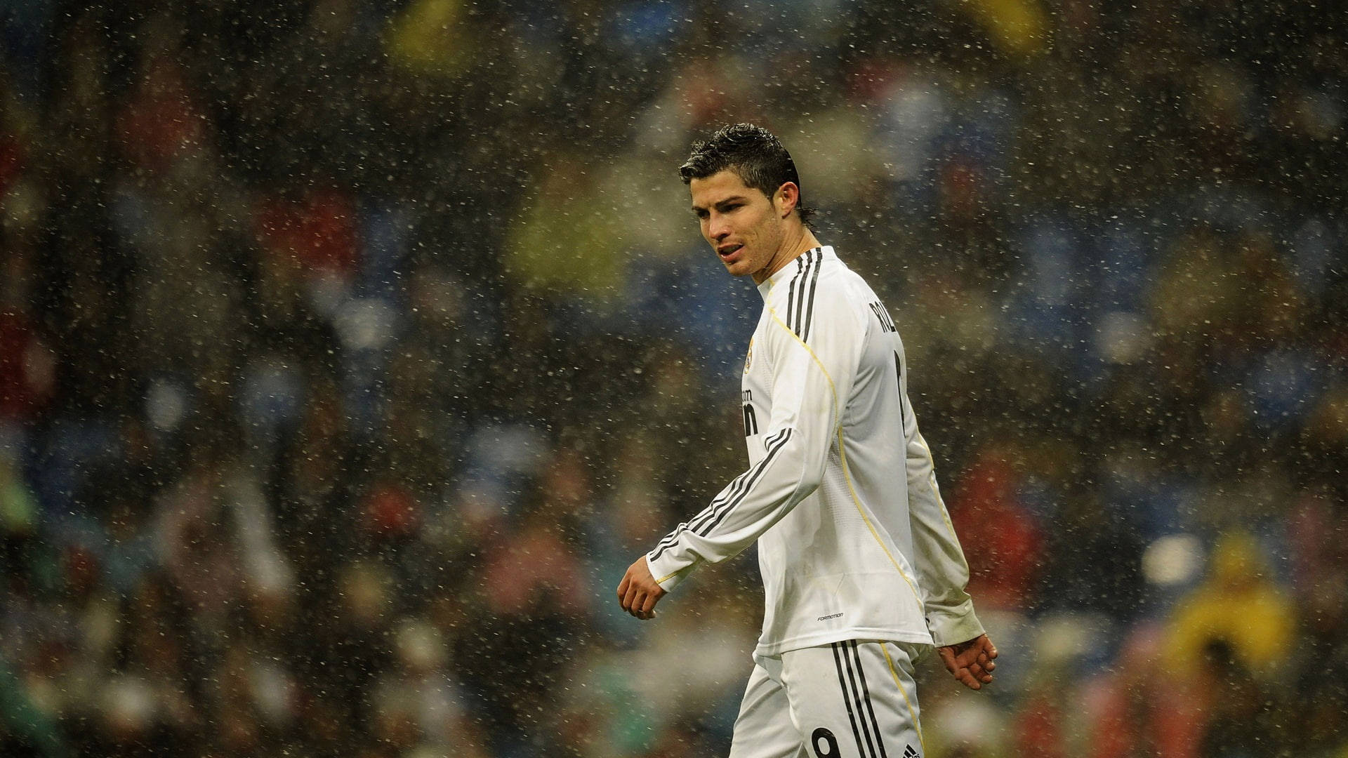 CR7 HD Fodboldkamp i Regn Wallpapers