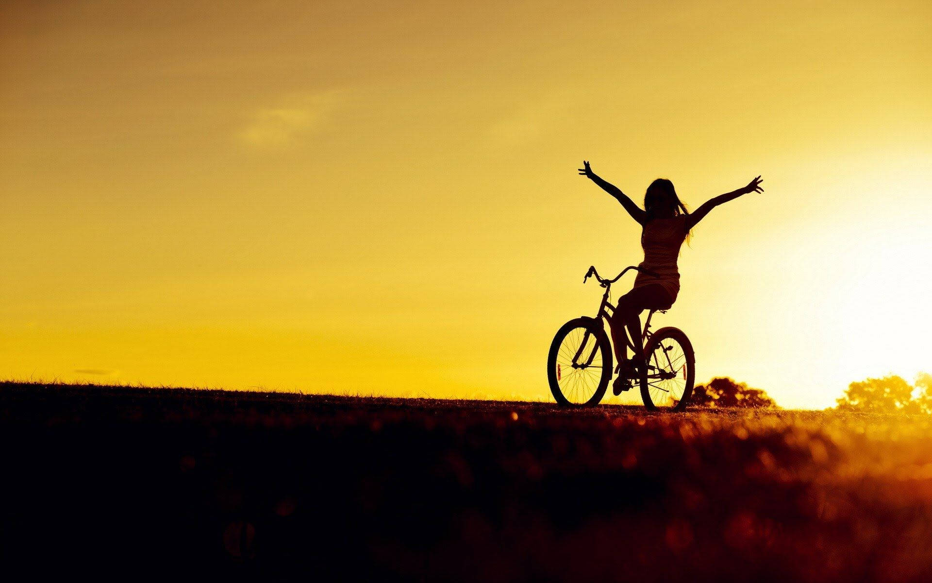Cykelentusiasts Silhuet Ved Solnedgang Wallpapers
