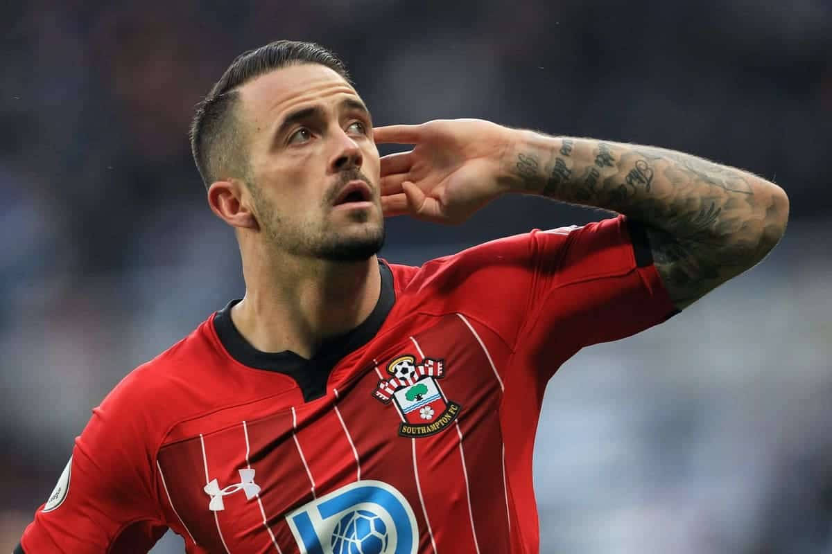 Danny Ings holder hånden for øret Wallpapers