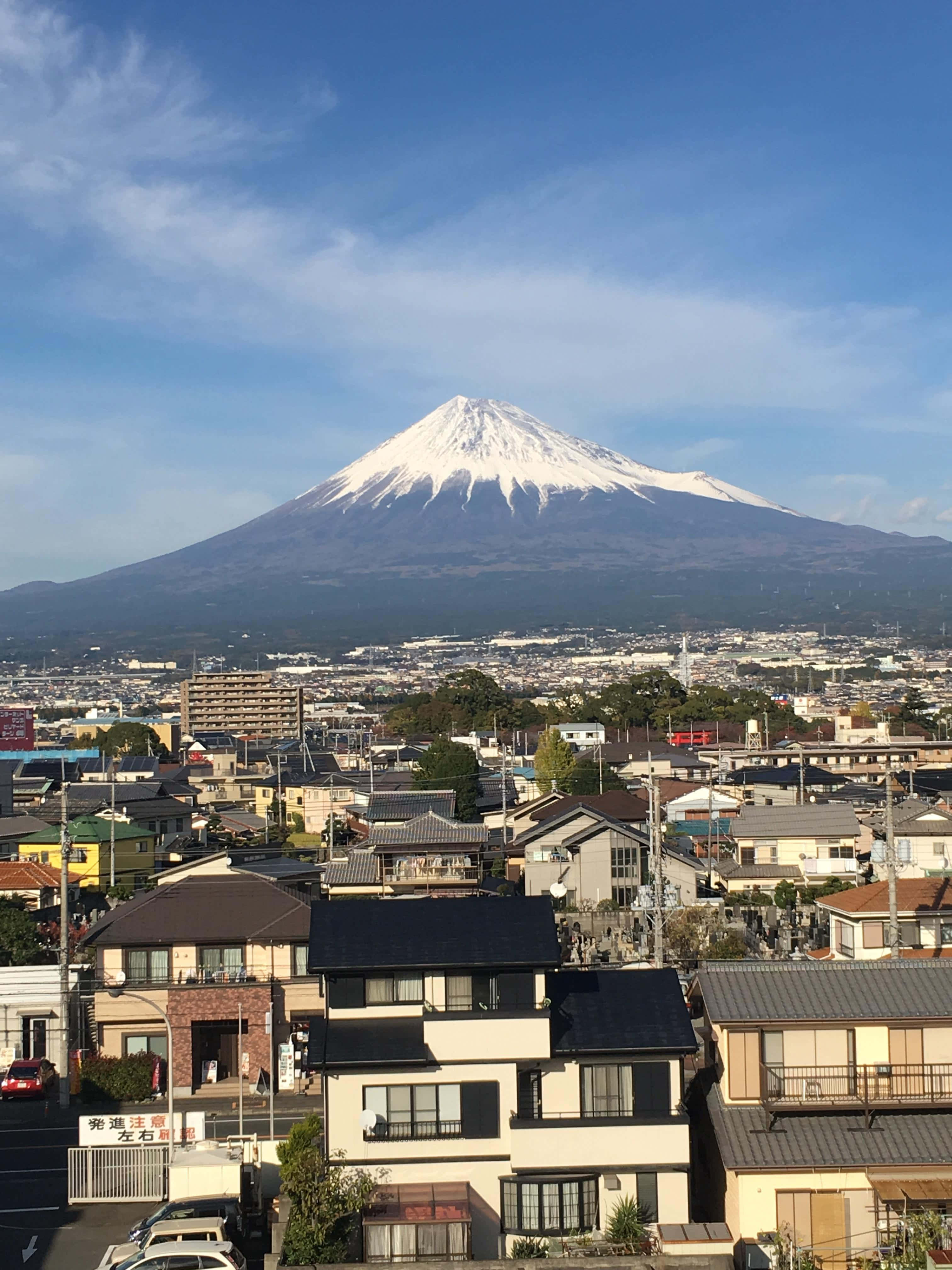 Den fantastiske skønhed af sneklædte Mt. Fuji i Japan Wallpapers