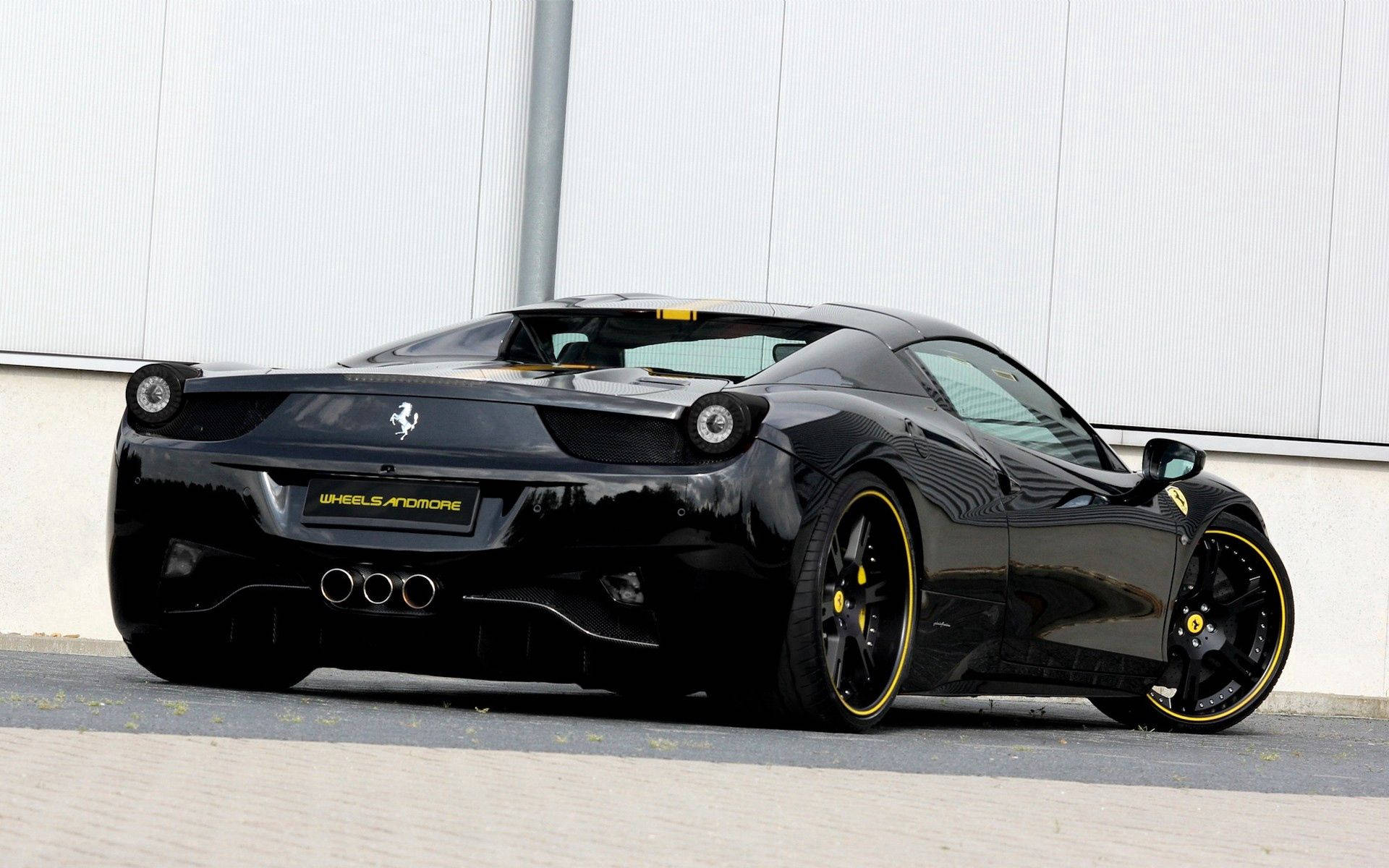 Den kraftfulde sorte Ferrari 458 Italia Wallpapers