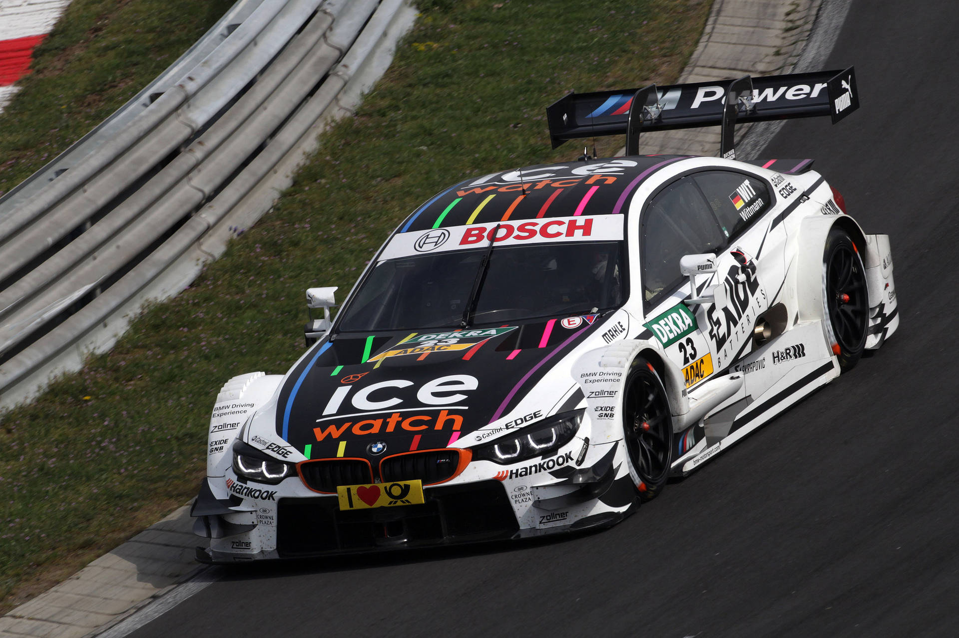 2014 BMW M4 DTM bil på snoet racerbane tapet — Bmw Wallpapers