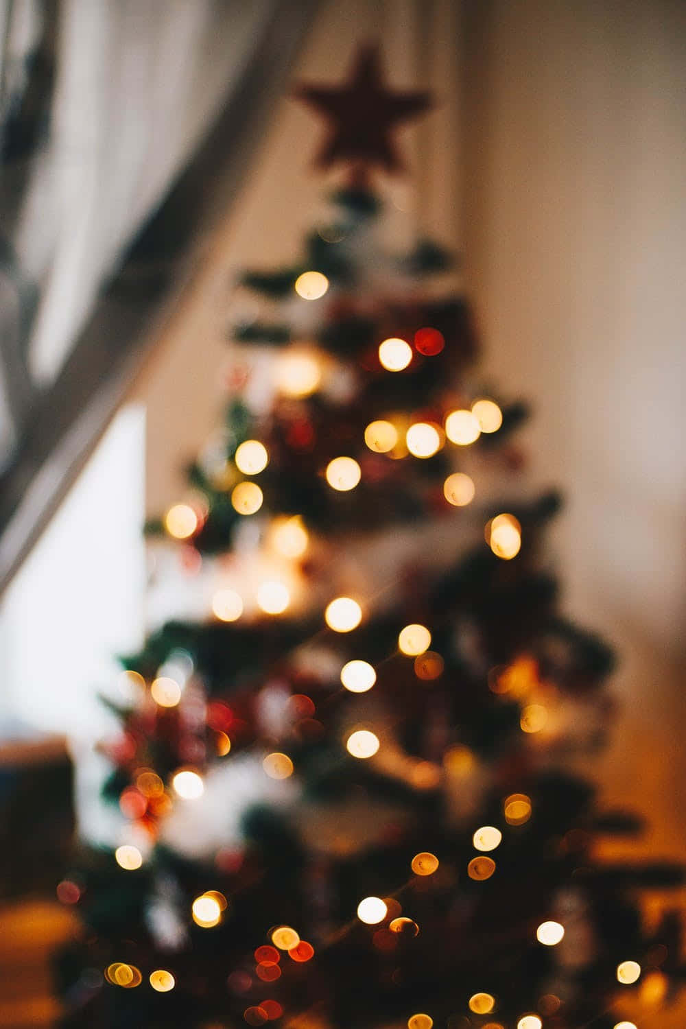 Denne festlige julebaggrund indrammer perfekt din telefon til højtiden. Wallpapers